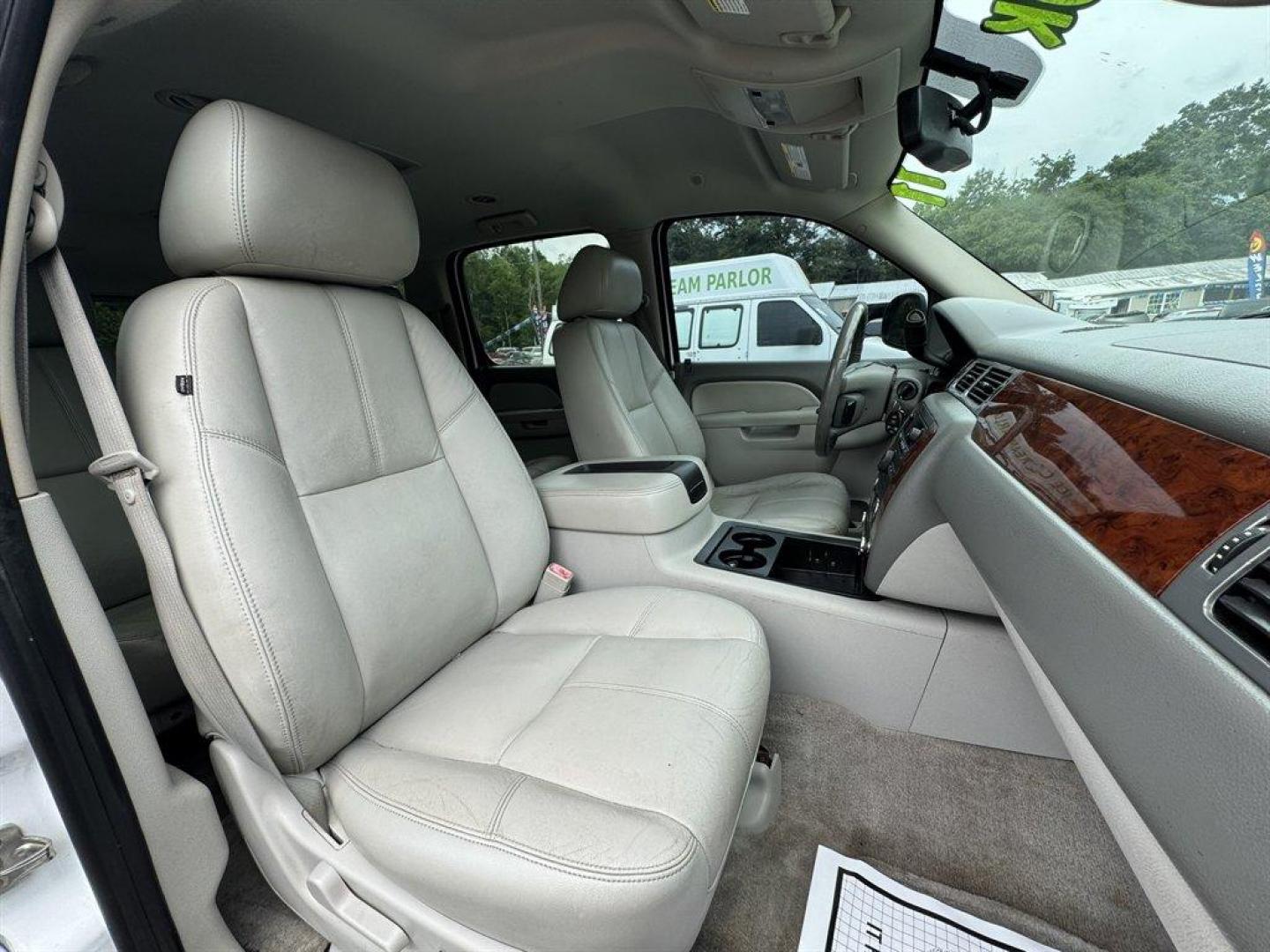 2011 White /Grey Chevrolet Suburban (1GNSCJE0XBR) with an 5.3l V8 SFI 5.3l engine, Automatic transmission, located at 745 East Steele Rd., West Columbia, SC, 29170, (803) 755-9148, 33.927212, -81.148483 - Special Internet Price! 2011 Chevrolet Suburban LT with AM/FM radio, Backup camera, Cruise control, Leather interior, 3rd seating, Seats up to 8, Powered windows, Powered door locks, Plus more! - Photo#28