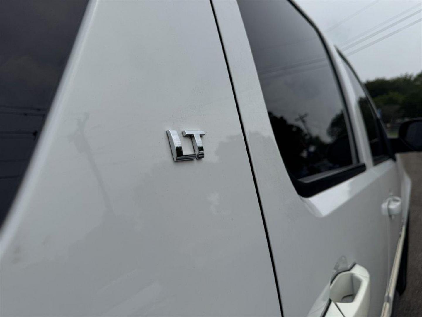 2011 White /Grey Chevrolet Suburban (1GNSCJE0XBR) with an 5.3l V8 SFI 5.3l engine, Automatic transmission, located at 745 East Steele Rd., West Columbia, SC, 29170, (803) 755-9148, 33.927212, -81.148483 - Special Internet Price! 2011 Chevrolet Suburban LT with AM/FM radio, Backup camera, Cruise control, Leather interior, 3rd seating, Seats up to 8, Powered windows, Powered door locks, Plus more! - Photo#30