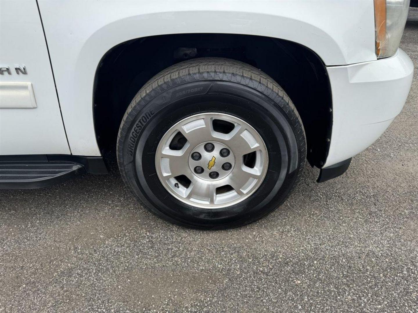 2011 White /Grey Chevrolet Suburban (1GNSCJE0XBR) with an 5.3l V8 SFI 5.3l engine, Automatic transmission, located at 745 East Steele Rd., West Columbia, SC, 29170, (803) 755-9148, 33.927212, -81.148483 - Special Internet Price! 2011 Chevrolet Suburban LT with AM/FM radio, Backup camera, Cruise control, Leather interior, 3rd seating, Seats up to 8, Powered windows, Powered door locks, Plus more! - Photo#31