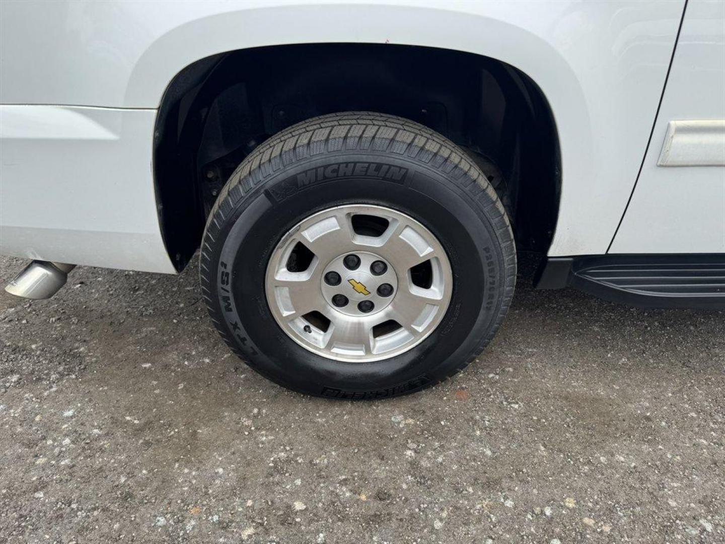 2011 White /Grey Chevrolet Suburban (1GNSCJE0XBR) with an 5.3l V8 SFI 5.3l engine, Automatic transmission, located at 745 East Steele Rd., West Columbia, SC, 29170, (803) 755-9148, 33.927212, -81.148483 - Special Internet Price! 2011 Chevrolet Suburban LT with AM/FM radio, Backup camera, Cruise control, Leather interior, 3rd seating, Seats up to 8, Powered windows, Powered door locks, Plus more! - Photo#32