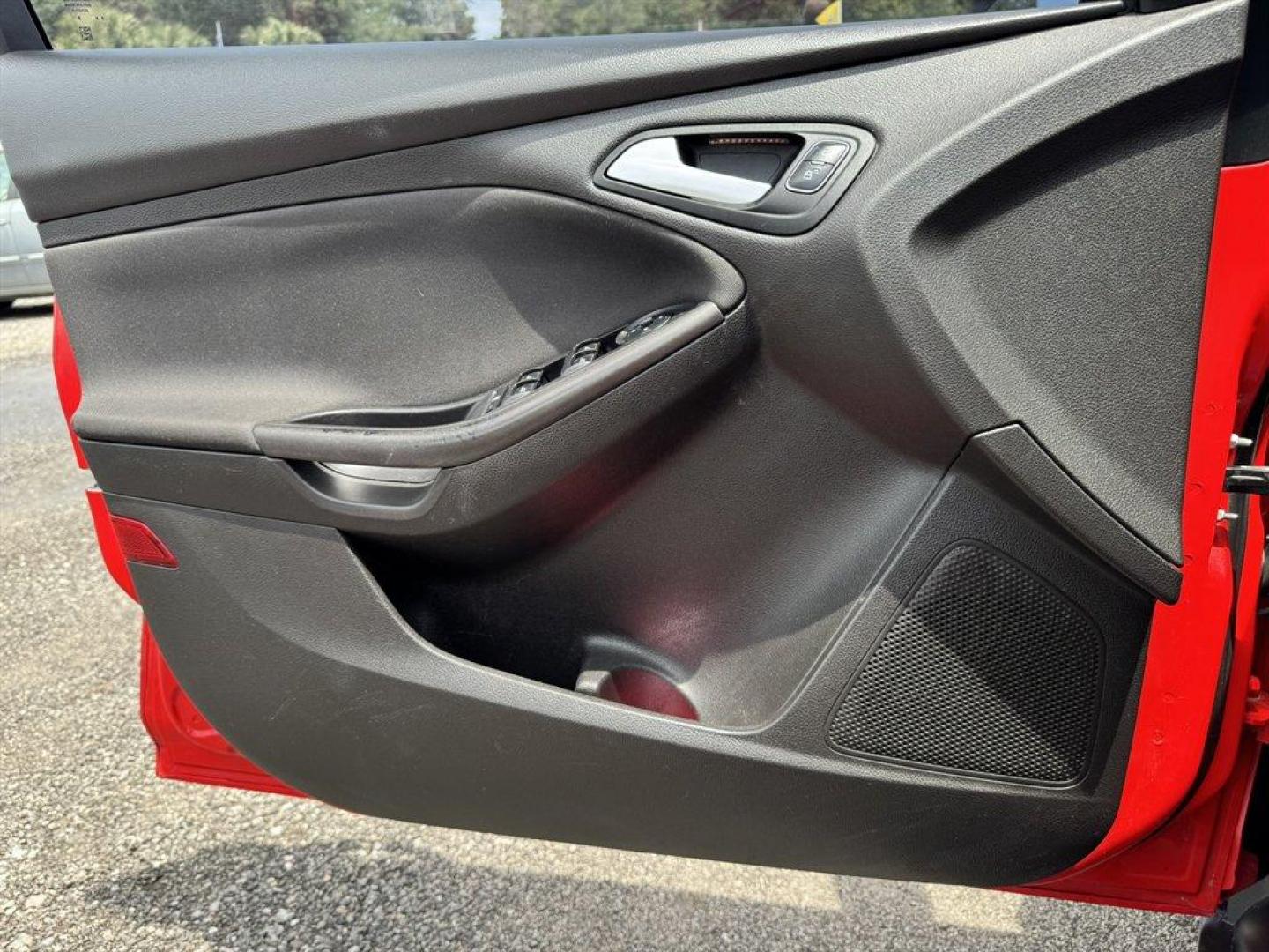 2016 Red /Black Ford Focus (1FADP3F24GL) with an 2.0l I-4 DI Dohc Flex 2.0 engine, Automatic transmission, located at 745 East Steele Rd., West Columbia, SC, 29170, (803) 755-9148, 33.927212, -81.148483 - Special Internet Price! 2016 Ford Focus with AM/FM radio, Backup camera, Navigation, Cruise control, Sunroof, Leather interior, Powered driver seat, Powered windows, Powered door locks, Plus more! - Photo#20