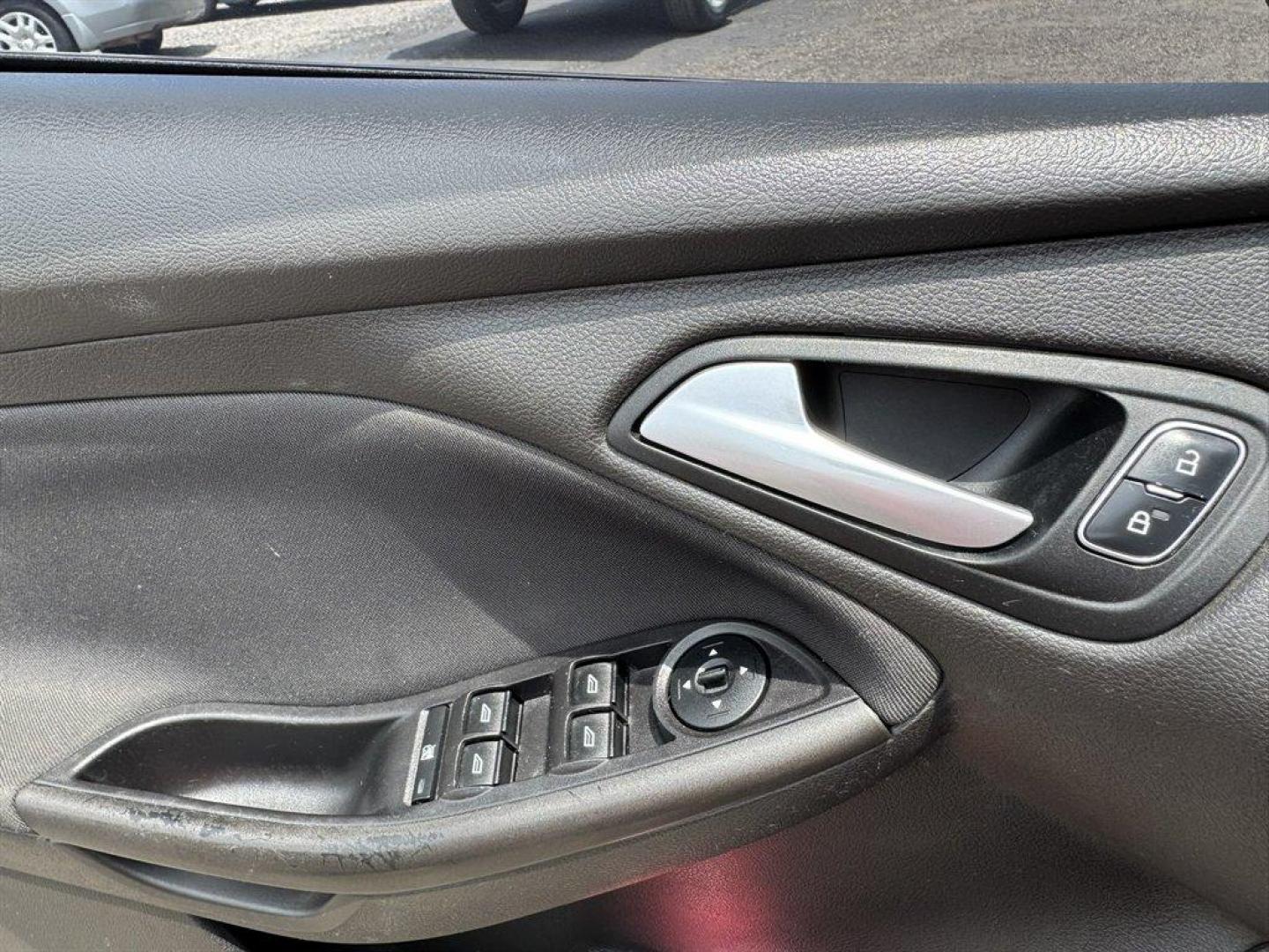 2016 Red /Black Ford Focus (1FADP3F24GL) with an 2.0l I-4 DI Dohc Flex 2.0 engine, Automatic transmission, located at 745 East Steele Rd., West Columbia, SC, 29170, (803) 755-9148, 33.927212, -81.148483 - Special Internet Price! 2016 Ford Focus with AM/FM radio, Backup camera, Navigation, Cruise control, Sunroof, Leather interior, Powered driver seat, Powered windows, Powered door locks, Plus more! - Photo#21