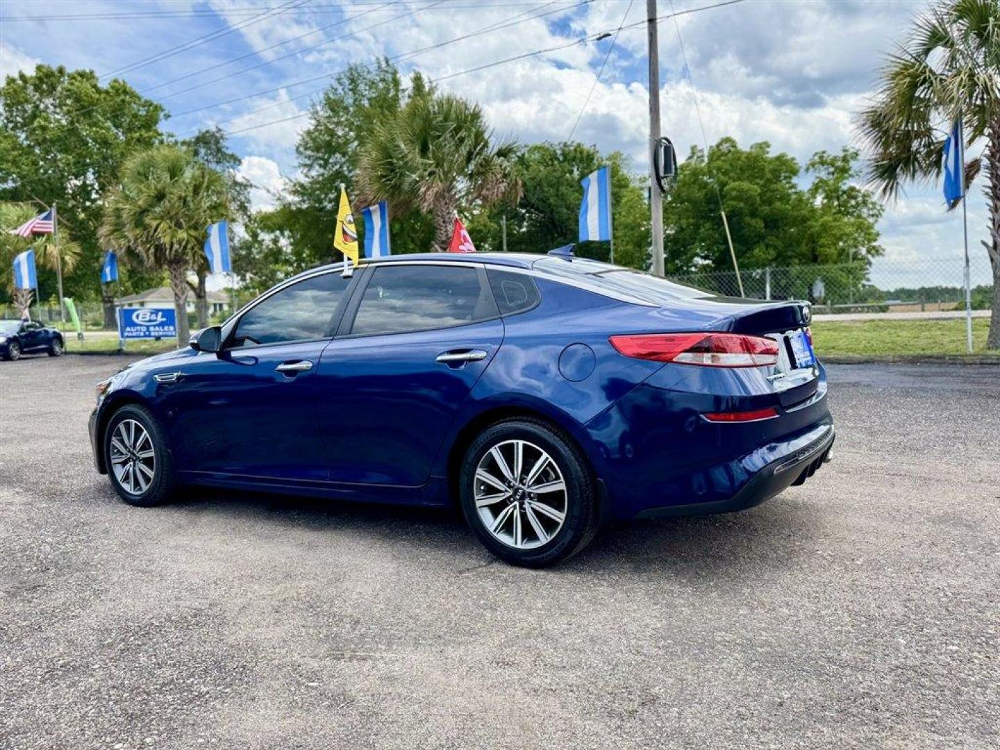 2019 Blue /Black Kia Optima (5XXGT4L37KG) with an 2.4l I-4 DI Dohc 2.4l engine, Automatic transmission, located at 745 East Steele Rd., West Columbia, SC, 29170, (803) 755-9148, 33.927212, -81.148483 - Special Internet Price! 2019 Kia Optima with AM/FM radio, Backup camera, Cruise control, Cloth interior, Keyless entry, Powered windows, Powered door locks, Plus more! - Photo#5