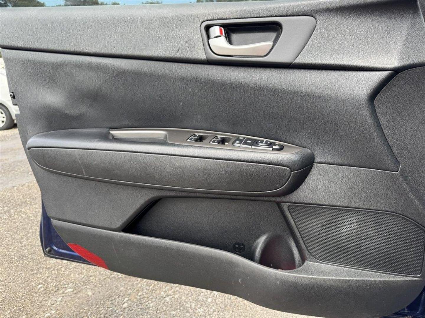 2019 Blue /Black Kia Optima (5XXGT4L37KG) with an 2.4l I-4 DI Dohc 2.4l engine, Automatic transmission, located at 745 East Steele Rd., West Columbia, SC, 29170, (803) 755-9148, 33.927212, -81.148483 - Special Internet Price! 2019 Kia Optima with AM/FM radio, Backup camera, Cruise control, Cloth interior, Keyless entry, Powered windows, Powered door locks, Plus more! - Photo#17