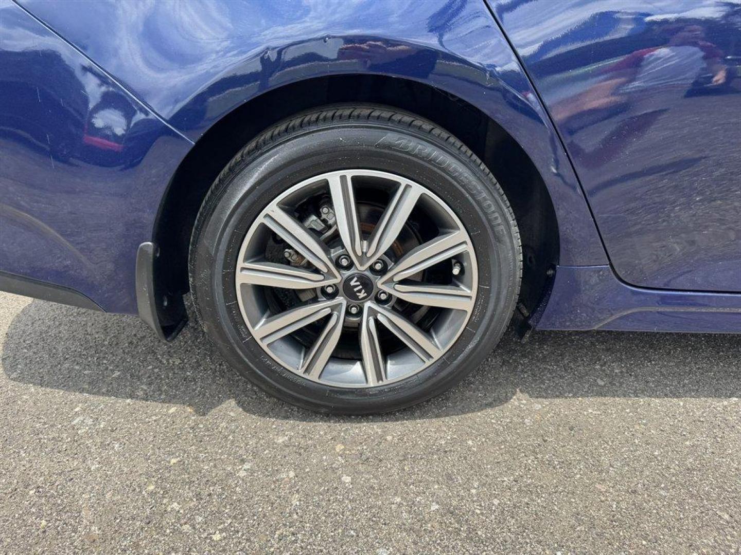 2019 Blue /Black Kia Optima (5XXGT4L37KG) with an 2.4l I-4 DI Dohc 2.4l engine, Automatic transmission, located at 745 East Steele Rd., West Columbia, SC, 29170, (803) 755-9148, 33.927212, -81.148483 - Special Internet Price! 2019 Kia Optima with AM/FM radio, Backup camera, Cruise control, Cloth interior, Keyless entry, Powered windows, Powered door locks, Plus more! - Photo#27