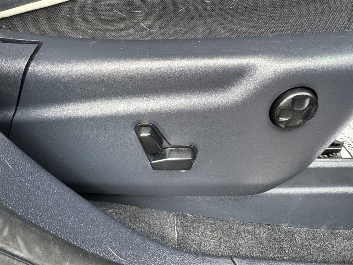 2014 Blue /Black Jeep Grand Cherokee (1C4RJFCG5EC) with an 3.6l V6 MPI Dohc VVT Flex engine, Automatic transmission, located at 745 East Steele Rd., West Columbia, SC, 29170, (803) 755-9148, 33.927212, -81.148483 - Special Internet Price! 2014 Jeep Grand Cherokee with AM/FM radio, Bluetooth, Backup camera, Navigation, Cruise control, Panoramic sunroof, Leather interior, Keyless entry, Push to start, Powered windows, Powered door locks, Plus more! - Photo#33