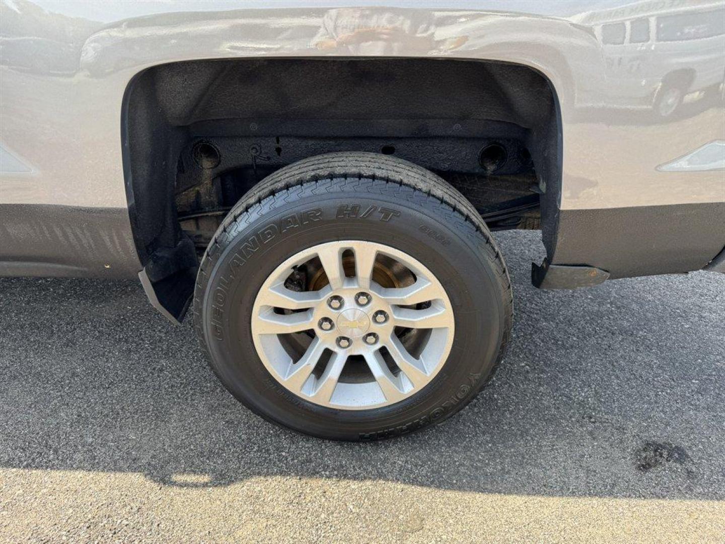 2017 Silver /Black Chevrolet Silverado 1500 (1GCVKREC8HZ) with an 5.3l V8 DI VVT Flex 5.3l engine, Automatic transmission, located at 745 East Steele Rd., West Columbia, SC, 29170, (803) 755-9148, 33.927212, -81.148483 - Special Internet Price! 2017 Chevrolet Silverado with AM/FM radio, Cruise control, Backup camera, 4X4, Powered driver seat, Cloth interior, Powered windows, Powered door locks, Plus more! - Photo#31