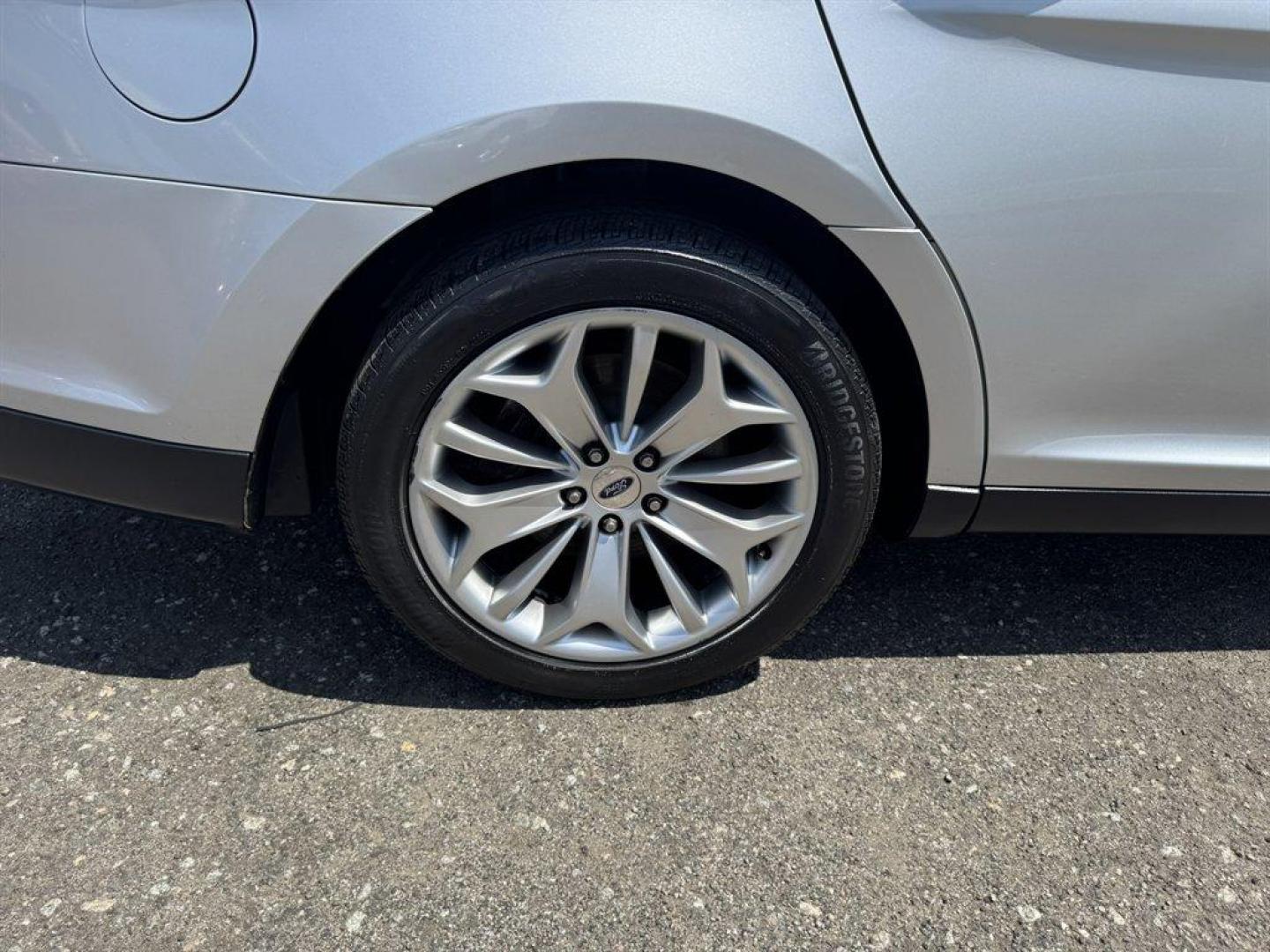 2017 Silver /Black Ford Taurus (1FAHP2F84HG) with an 3.5l V6 Smpi TI-VCT 3.5l engine, Automatic transmission, located at 745 East Steele Rd., West Columbia, SC, 29170, (803) 755-9148, 33.927212, -81.148483 - Special Internet Price! 2017 Ford Taurus with AM/FM radio, Bluetooth, Backup camera, Cruise control, Sunroof, Keyless entry, Leather interior, Heated seats, Powered front seats, Powered windows, Powered door locks, Plus more! - Photo#34