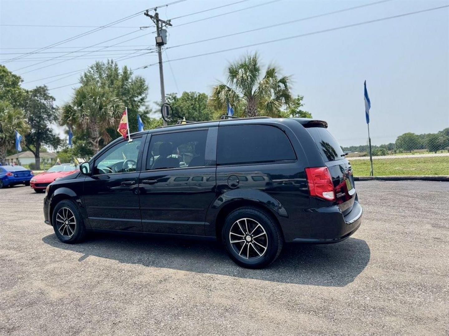 2017 Black /Black Dodge Grand Caravan (2C4RDGEG2HR) with an 3.6l V6 MPI Dohc VVT Flex engine, Automatic transmission, located at 745 East Steele Rd., West Columbia, SC, 29170, (803) 755-9148, 33.927212, -81.148483 - Special Internet Price! 2017 Dodge Grand Caravan with AM/FM radio, Bluetooth, Cruise control, Leather interior, 3rd row seating, Powered liftgate, Powered windows, Powered door locks, Plus more! - Photo#5