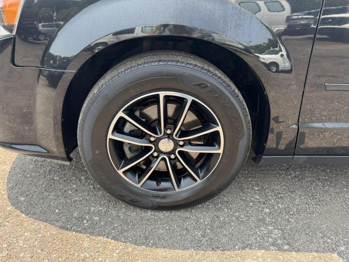 2017 Black /Black Dodge Grand Caravan (2C4RDGEG2HR) with an 3.6l V6 MPI Dohc VVT Flex engine, Automatic transmission, located at 745 East Steele Rd., West Columbia, SC, 29170, (803) 755-9148, 33.927212, -81.148483 - Special Internet Price! 2017 Dodge Grand Caravan with AM/FM radio, Bluetooth, Cruise control, Leather interior, 3rd row seating, Powered liftgate, Powered windows, Powered door locks, Plus more! - Photo#33