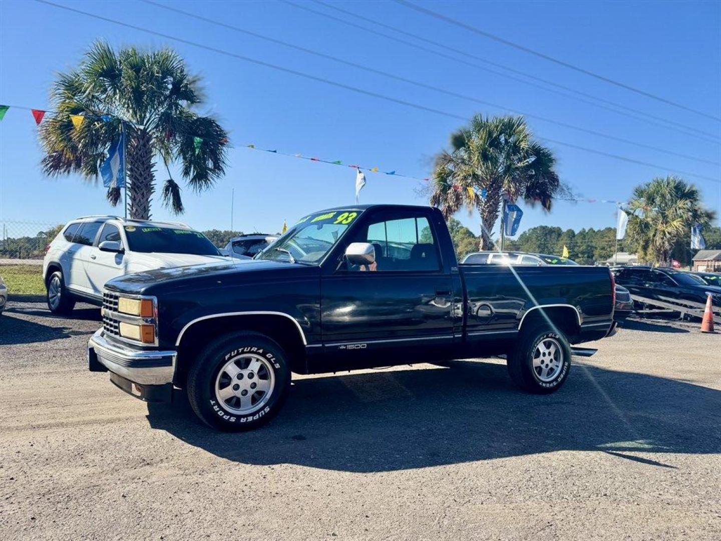 1993 Black /Burgundy Chevrolet C/K1500 (1GCDC14H1PZ) with an 5.0l V8 TBI 5.0l engine, Automatic transmission, located at 745 East Steele Rd., West Columbia, SC, 29170, (803) 755-9148, 33.927212, -81.148483 - Special Internet Price! 1993 Chevrolet C/K 1500 - Photo#0