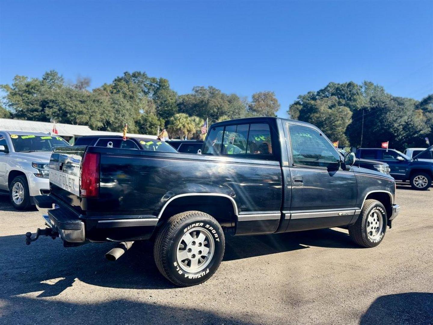 1993 Black /Burgundy Chevrolet C/K1500 (1GCDC14H1PZ) with an 5.0l V8 TBI 5.0l engine, Automatic transmission, located at 745 East Steele Rd., West Columbia, SC, 29170, (803) 755-9148, 33.927212, -81.148483 - Special Internet Price! 1993 Chevrolet C/K 1500 - Photo#3