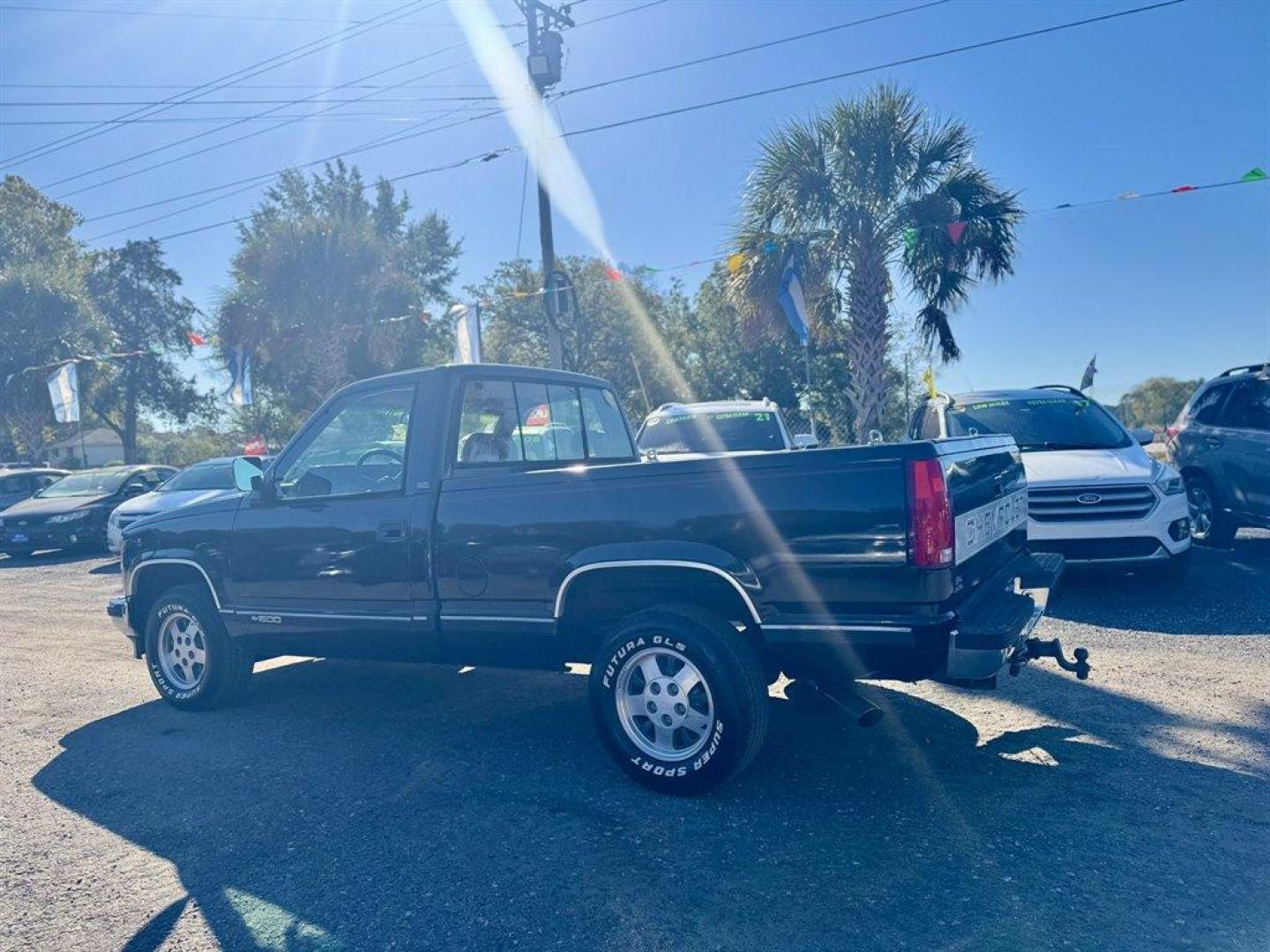 1993 Black /Burgundy Chevrolet C/K1500 (1GCDC14H1PZ) with an 5.0l V8 TBI 5.0l engine, Automatic transmission, located at 745 East Steele Rd., West Columbia, SC, 29170, (803) 755-9148, 33.927212, -81.148483 - Special Internet Price! 1993 Chevrolet C/K 1500 - Photo#5