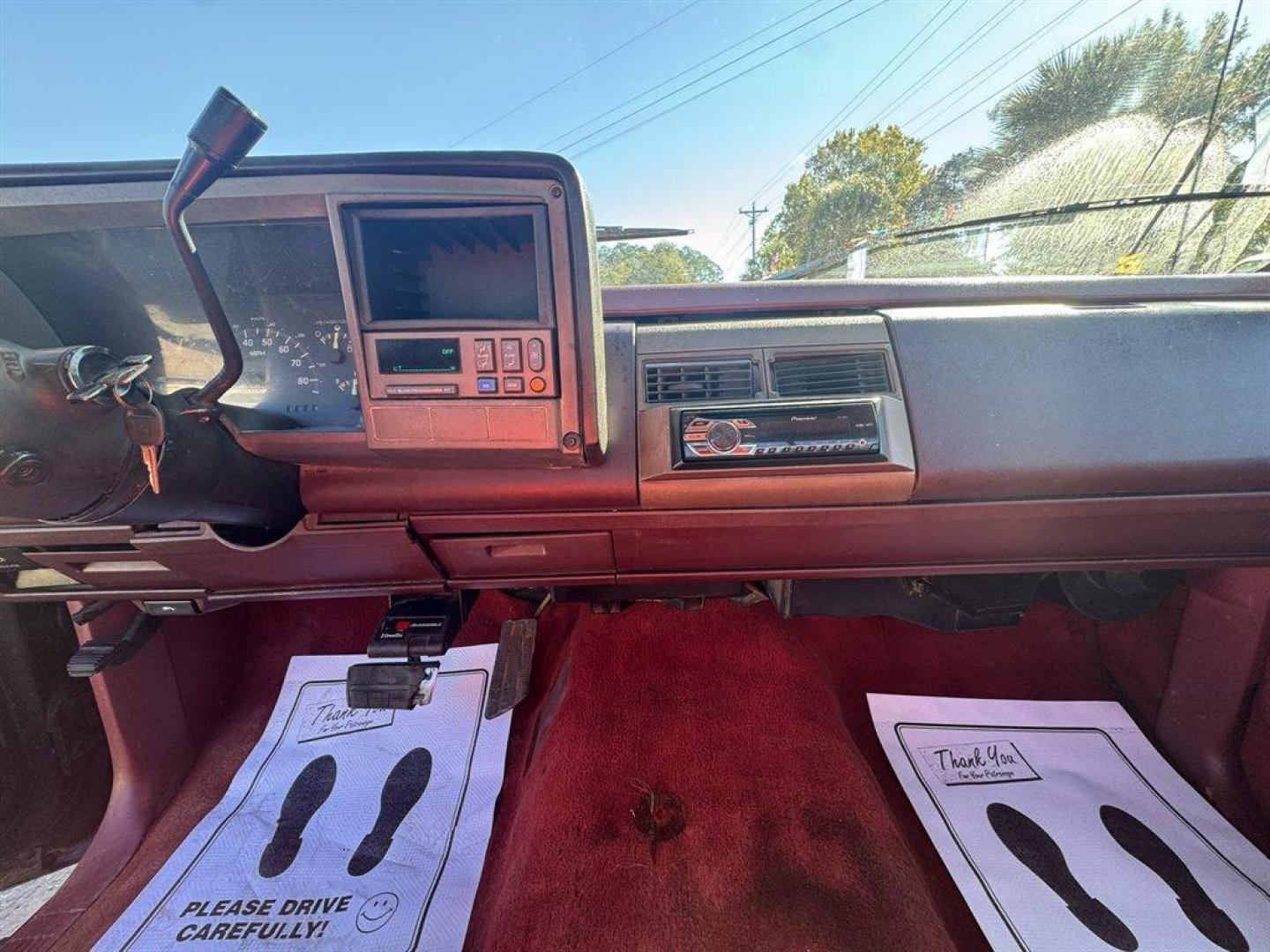 1993 Black /Burgundy Chevrolet C/K1500 (1GCDC14H1PZ) with an 5.0l V8 TBI 5.0l engine, Automatic transmission, located at 745 East Steele Rd., West Columbia, SC, 29170, (803) 755-9148, 33.927212, -81.148483 - Special Internet Price! 1993 Chevrolet C/K 1500 - Photo#9