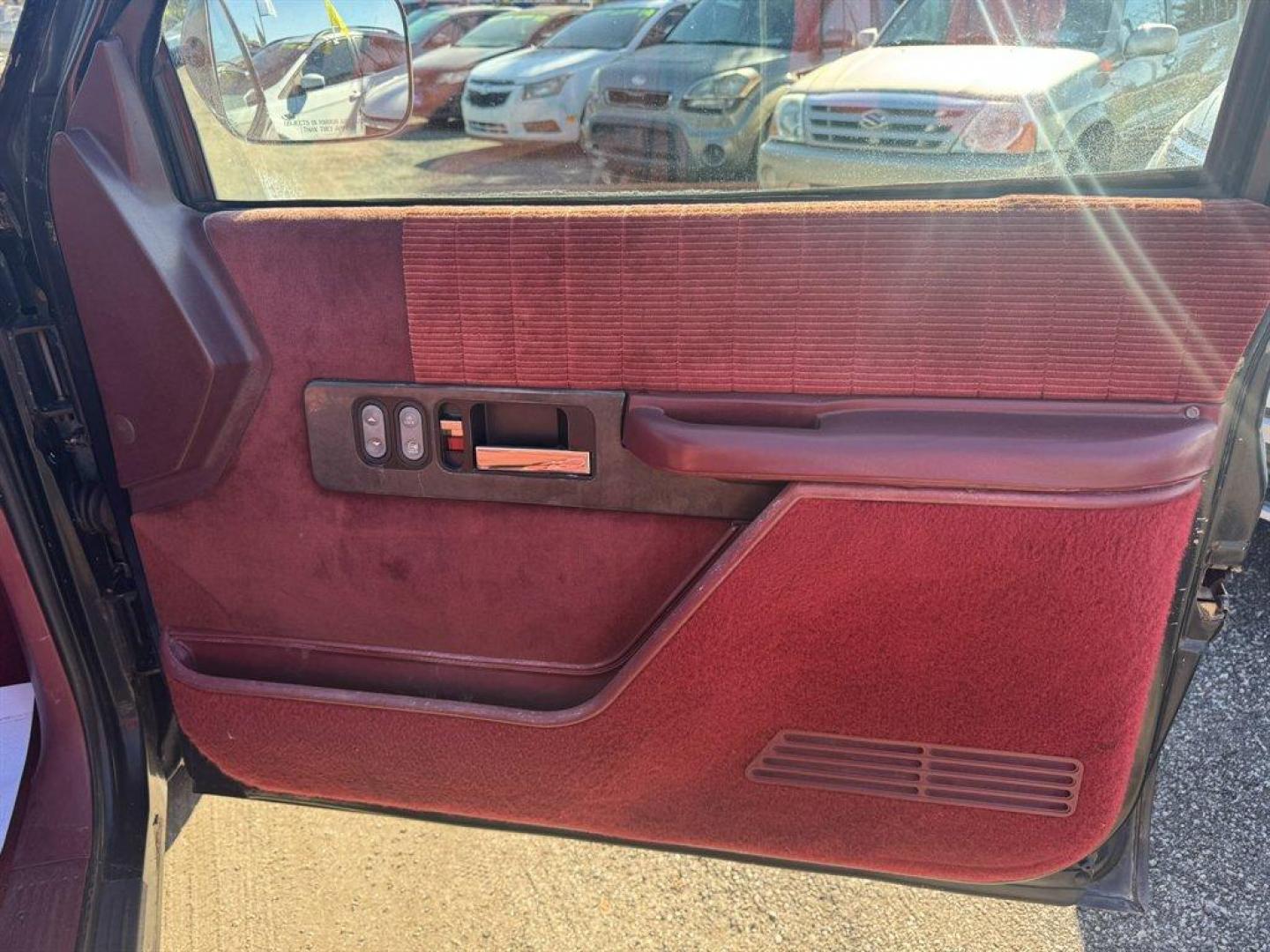 1993 Black /Burgundy Chevrolet C/K1500 (1GCDC14H1PZ) with an 5.0l V8 TBI 5.0l engine, Automatic transmission, located at 745 East Steele Rd., West Columbia, SC, 29170, (803) 755-9148, 33.927212, -81.148483 - Special Internet Price! 1993 Chevrolet C/K 1500 - Photo#13