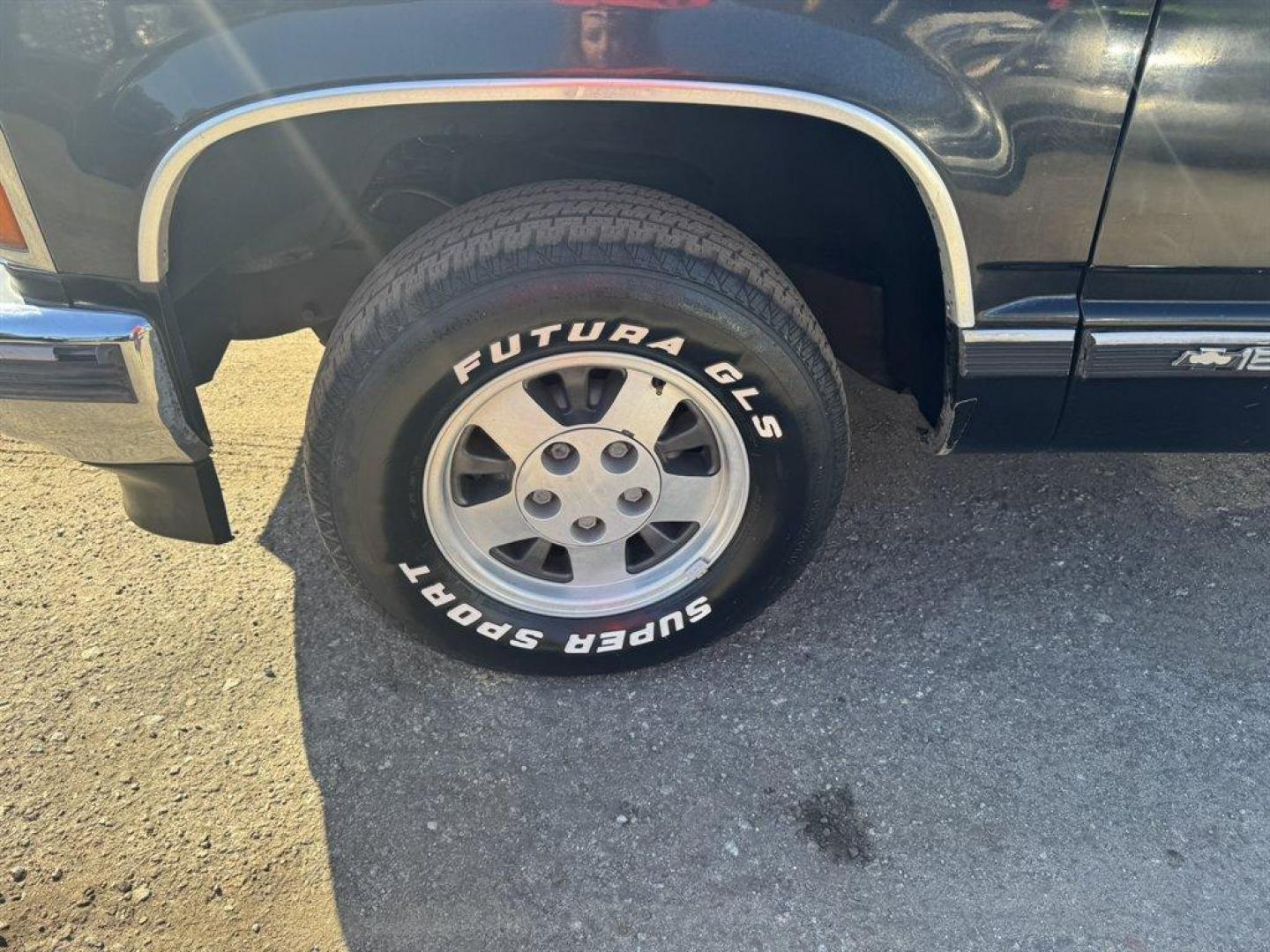 1993 Black /Burgundy Chevrolet C/K1500 (1GCDC14H1PZ) with an 5.0l V8 TBI 5.0l engine, Automatic transmission, located at 745 East Steele Rd., West Columbia, SC, 29170, (803) 755-9148, 33.927212, -81.148483 - Special Internet Price! 1993 Chevrolet C/K 1500 - Photo#19