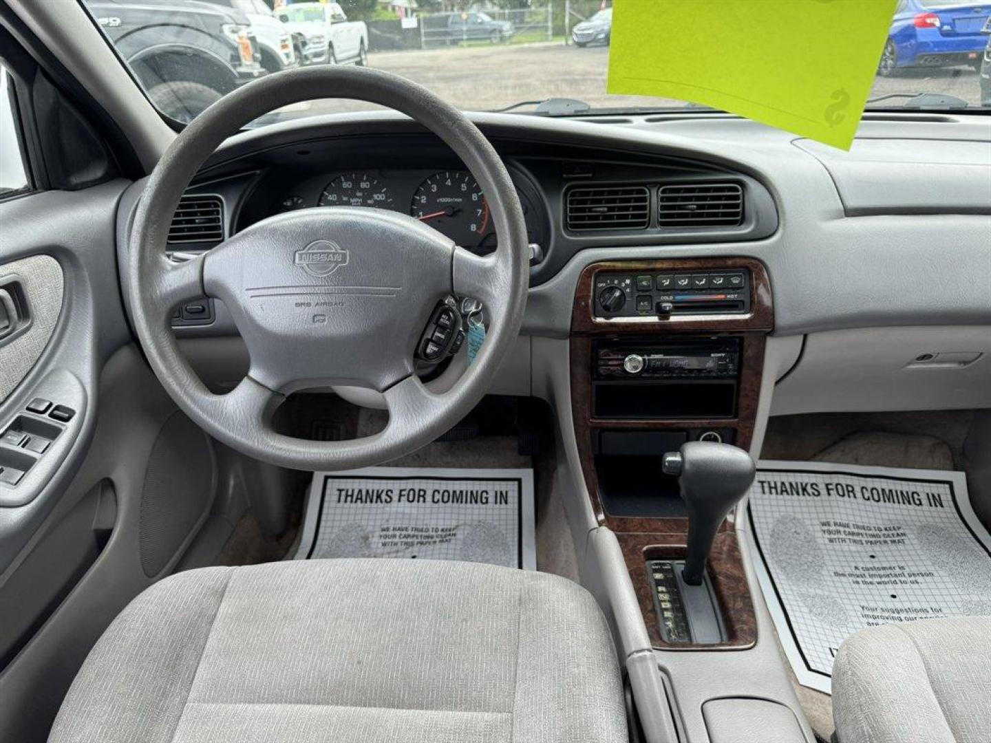 2001 White /Grey Nissan Altima (1N4DL01D61C) with an 2.4l I-4 EFI Dohc 2.4l engine, Automatic transmission, located at 745 East Steele Rd., West Columbia, SC, 29170, (803) 755-9148, 33.927212, -81.148483 - Special Internet Price! 2001 Nissan Altima - Photo#6