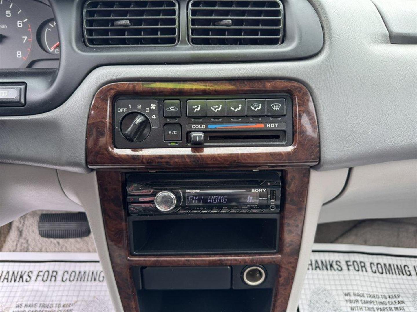 2001 White /Grey Nissan Altima (1N4DL01D61C) with an 2.4l I-4 EFI Dohc 2.4l engine, Automatic transmission, located at 745 East Steele Rd., West Columbia, SC, 29170, (803) 755-9148, 33.927212, -81.148483 - Special Internet Price! 2001 Nissan Altima - Photo#11
