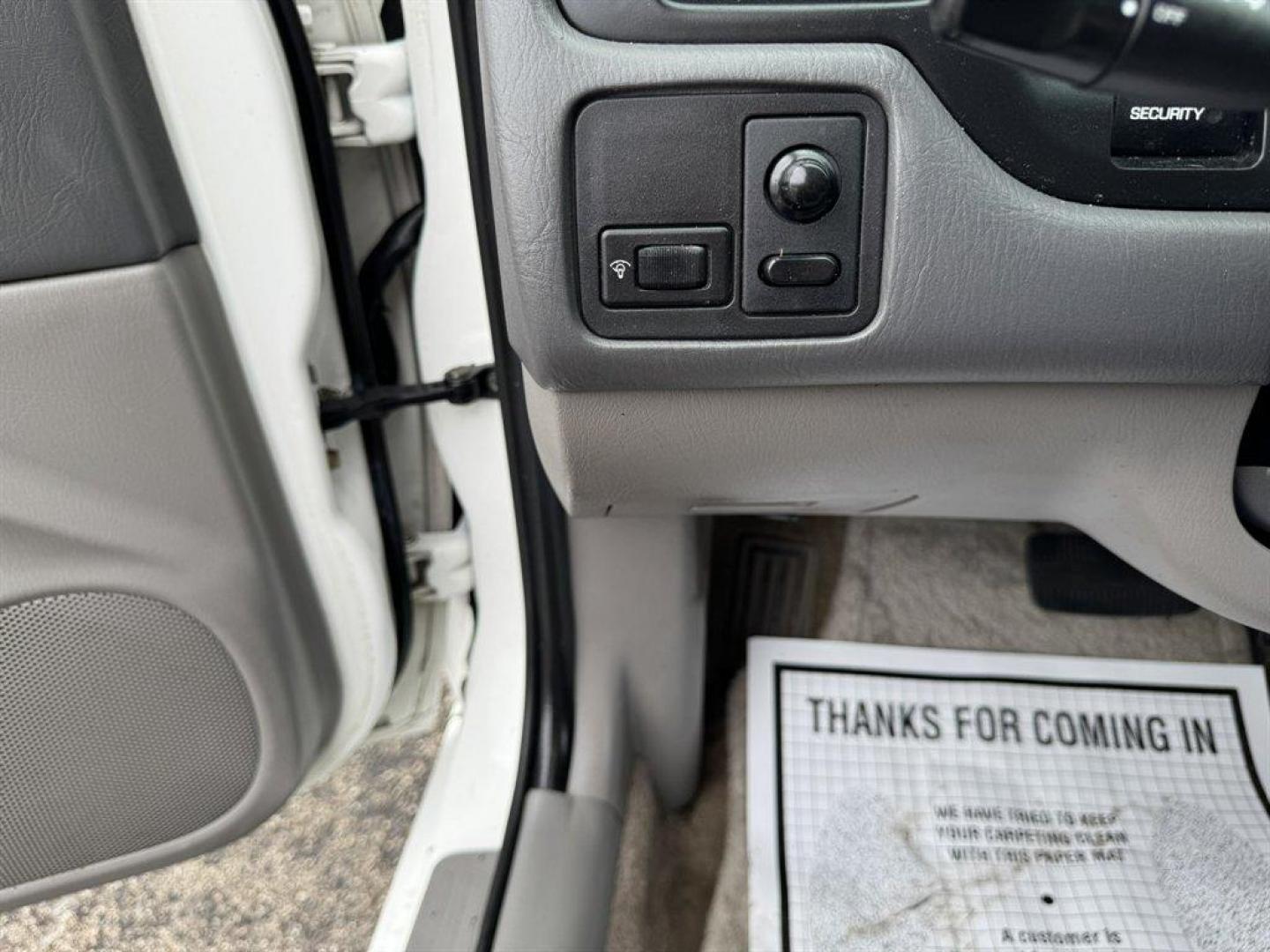 2001 White /Grey Nissan Altima (1N4DL01D61C) with an 2.4l I-4 EFI Dohc 2.4l engine, Automatic transmission, located at 745 East Steele Rd., West Columbia, SC, 29170, (803) 755-9148, 33.927212, -81.148483 - Special Internet Price! 2001 Nissan Altima - Photo#14