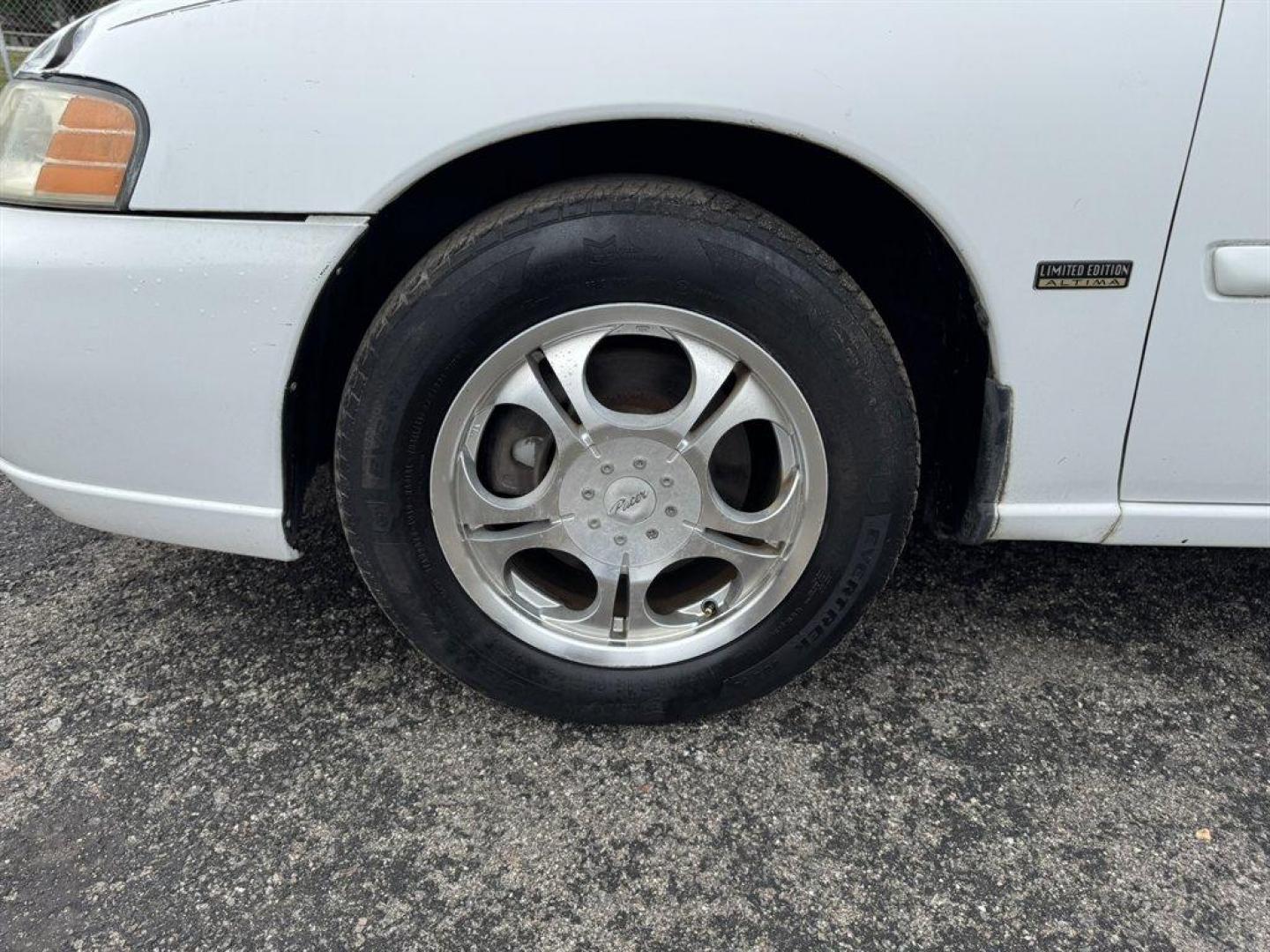 2001 White /Grey Nissan Altima (1N4DL01D61C) with an 2.4l I-4 EFI Dohc 2.4l engine, Automatic transmission, located at 745 East Steele Rd., West Columbia, SC, 29170, (803) 755-9148, 33.927212, -81.148483 - Special Internet Price! 2001 Nissan Altima - Photo#28