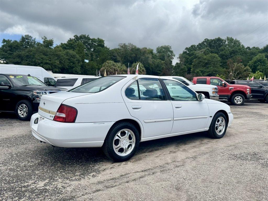 2001 White /Grey Nissan Altima (1N4DL01D61C) with an 2.4l I-4 EFI Dohc 2.4l engine, Automatic transmission, located at 745 East Steele Rd., West Columbia, SC, 29170, (803) 755-9148, 33.927212, -81.148483- Photo#3