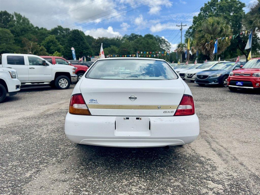 2001 White /Grey Nissan Altima (1N4DL01D61C) with an 2.4l I-4 EFI Dohc 2.4l engine, Automatic transmission, located at 745 East Steele Rd., West Columbia, SC, 29170, (803) 755-9148, 33.927212, -81.148483- Photo#4