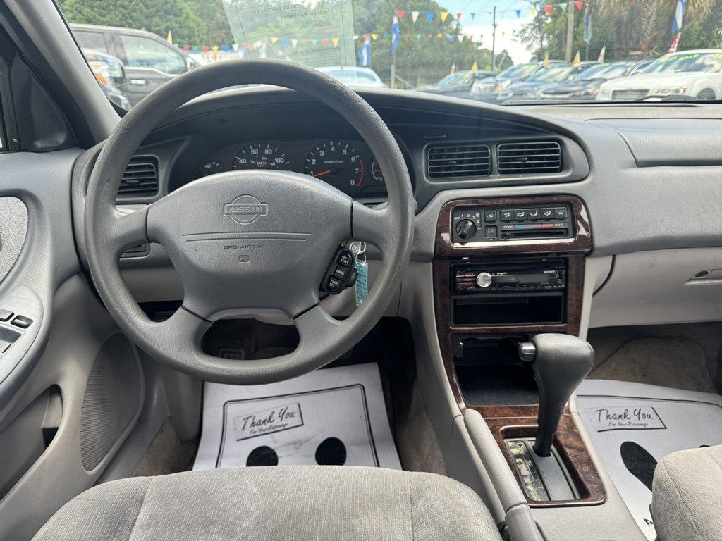 2001 White /Grey Nissan Altima (1N4DL01D61C) with an 2.4l I-4 EFI Dohc 2.4l engine, Automatic transmission, located at 745 East Steele Rd., West Columbia, SC, 29170, (803) 755-9148, 33.927212, -81.148483- Photo#6