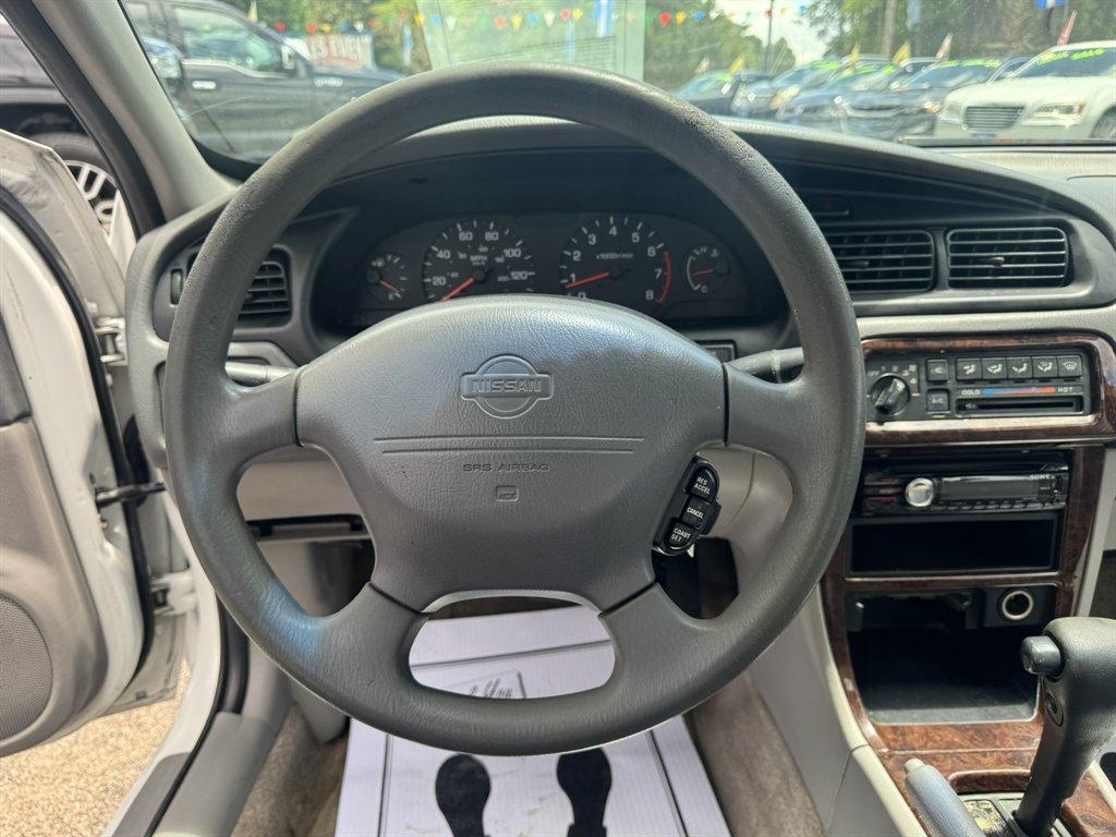 2001 White /Grey Nissan Altima (1N4DL01D61C) with an 2.4l I-4 EFI Dohc 2.4l engine, Automatic transmission, located at 745 East Steele Rd., West Columbia, SC, 29170, (803) 755-9148, 33.927212, -81.148483- Photo#7