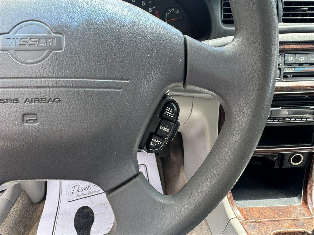 2001 White /Grey Nissan Altima (1N4DL01D61C) with an 2.4l I-4 EFI Dohc 2.4l engine, Automatic transmission, located at 745 East Steele Rd., West Columbia, SC, 29170, (803) 755-9148, 33.927212, -81.148483- Photo#8