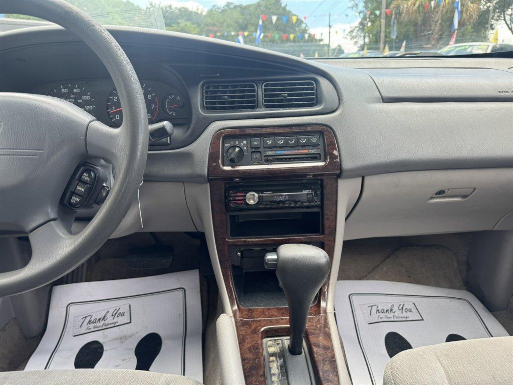 2001 White /Grey Nissan Altima (1N4DL01D61C) with an 2.4l I-4 EFI Dohc 2.4l engine, Automatic transmission, located at 745 East Steele Rd., West Columbia, SC, 29170, (803) 755-9148, 33.927212, -81.148483- Photo#10