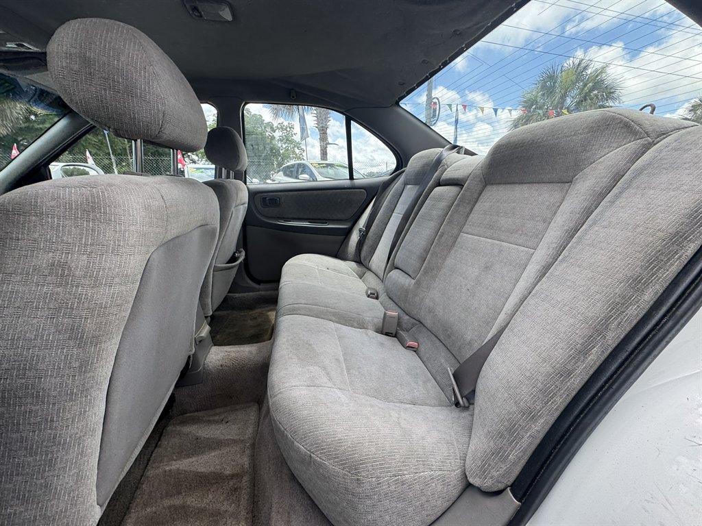 2001 White /Grey Nissan Altima (1N4DL01D61C) with an 2.4l I-4 EFI Dohc 2.4l engine, Automatic transmission, located at 745 East Steele Rd., West Columbia, SC, 29170, (803) 755-9148, 33.927212, -81.148483- Photo#17