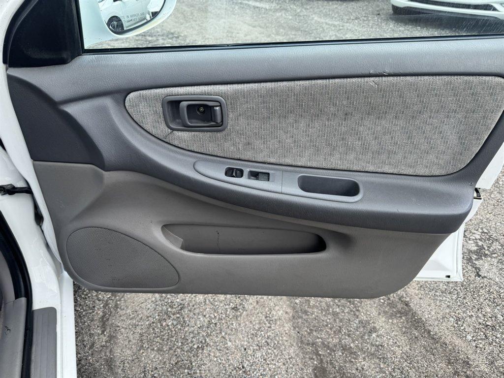 2001 White /Grey Nissan Altima (1N4DL01D61C) with an 2.4l I-4 EFI Dohc 2.4l engine, Automatic transmission, located at 745 East Steele Rd., West Columbia, SC, 29170, (803) 755-9148, 33.927212, -81.148483- Photo#20