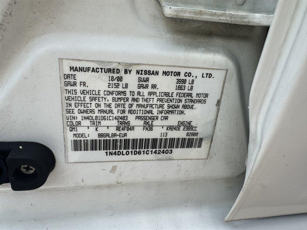 2001 White /Grey Nissan Altima (1N4DL01D61C) with an 2.4l I-4 EFI Dohc 2.4l engine, Automatic transmission, located at 745 East Steele Rd., West Columbia, SC, 29170, (803) 755-9148, 33.927212, -81.148483- Photo#27