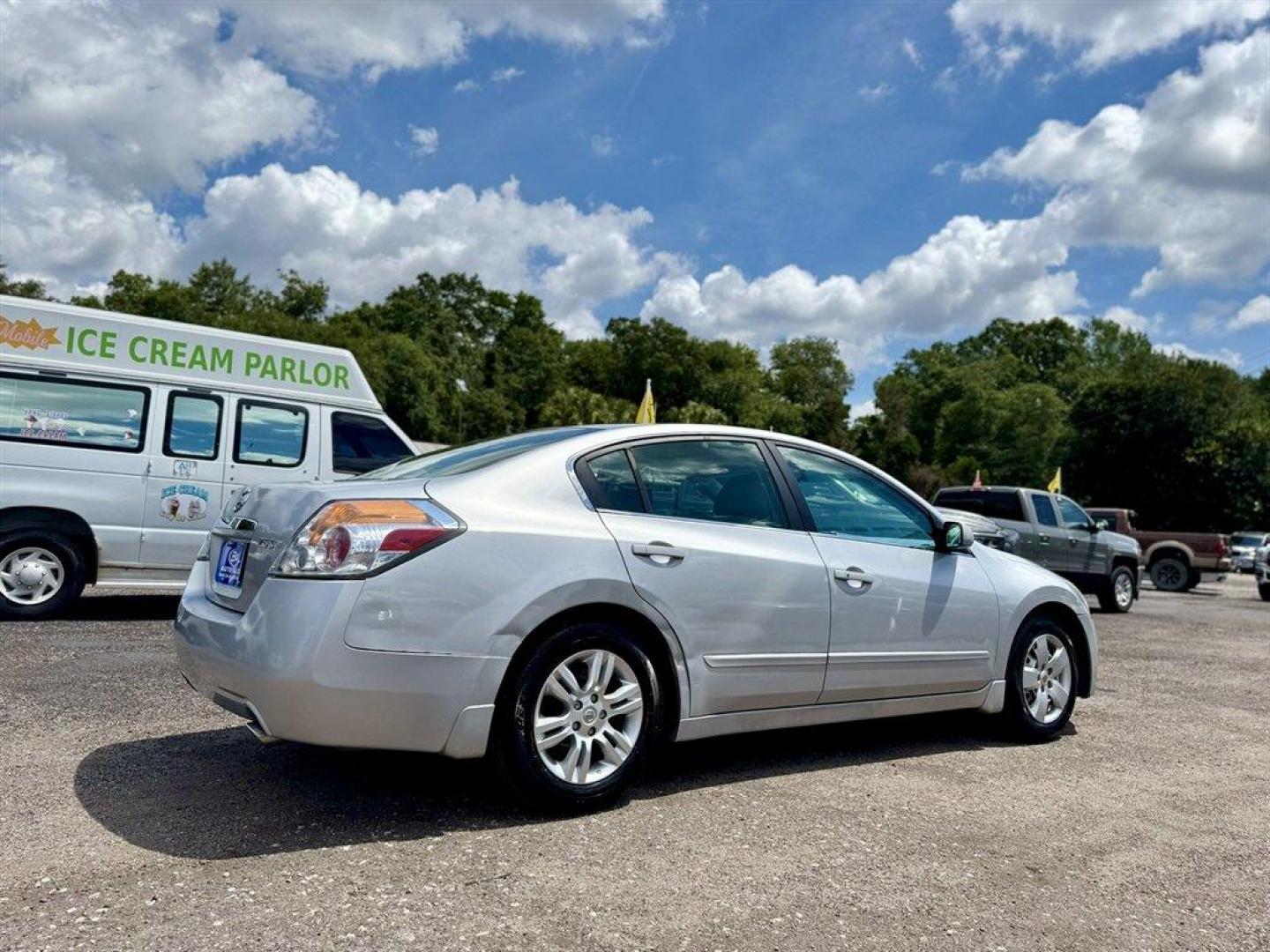 2008 Silver /Grey Nissan Altima (1N4AL21E08N) with an 2.5l I-4 MPI Dohc 2.5l engine, Automatic transmission, located at 745 East Steele Rd., West Columbia, SC, 29170, (803) 755-9148, 33.927212, -81.148483 - Special Internet Price! 2008 Nissan Altima - Photo#3