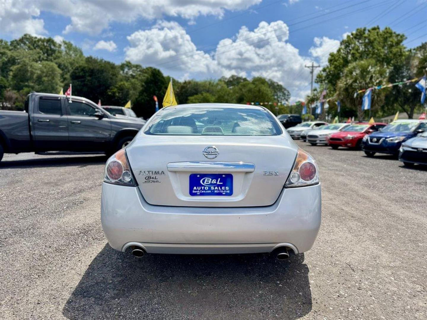 2008 Silver /Grey Nissan Altima (1N4AL21E08N) with an 2.5l I-4 MPI Dohc 2.5l engine, Automatic transmission, located at 745 East Steele Rd., West Columbia, SC, 29170, (803) 755-9148, 33.927212, -81.148483 - Special Internet Price! 2008 Nissan Altima - Photo#4