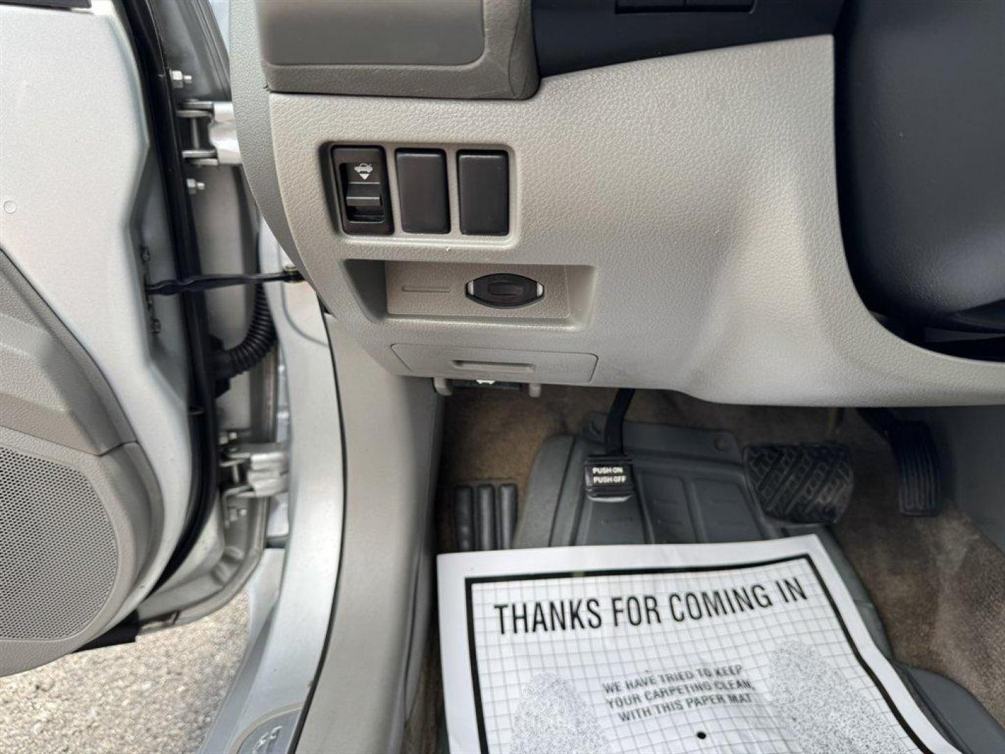 2008 Silver /Grey Nissan Altima (1N4AL21E08N) with an 2.5l I-4 MPI Dohc 2.5l engine, Automatic transmission, located at 745 East Steele Rd., West Columbia, SC, 29170, (803) 755-9148, 33.927212, -81.148483 - Special Internet Price! 2008 Nissan Altima - Photo#16