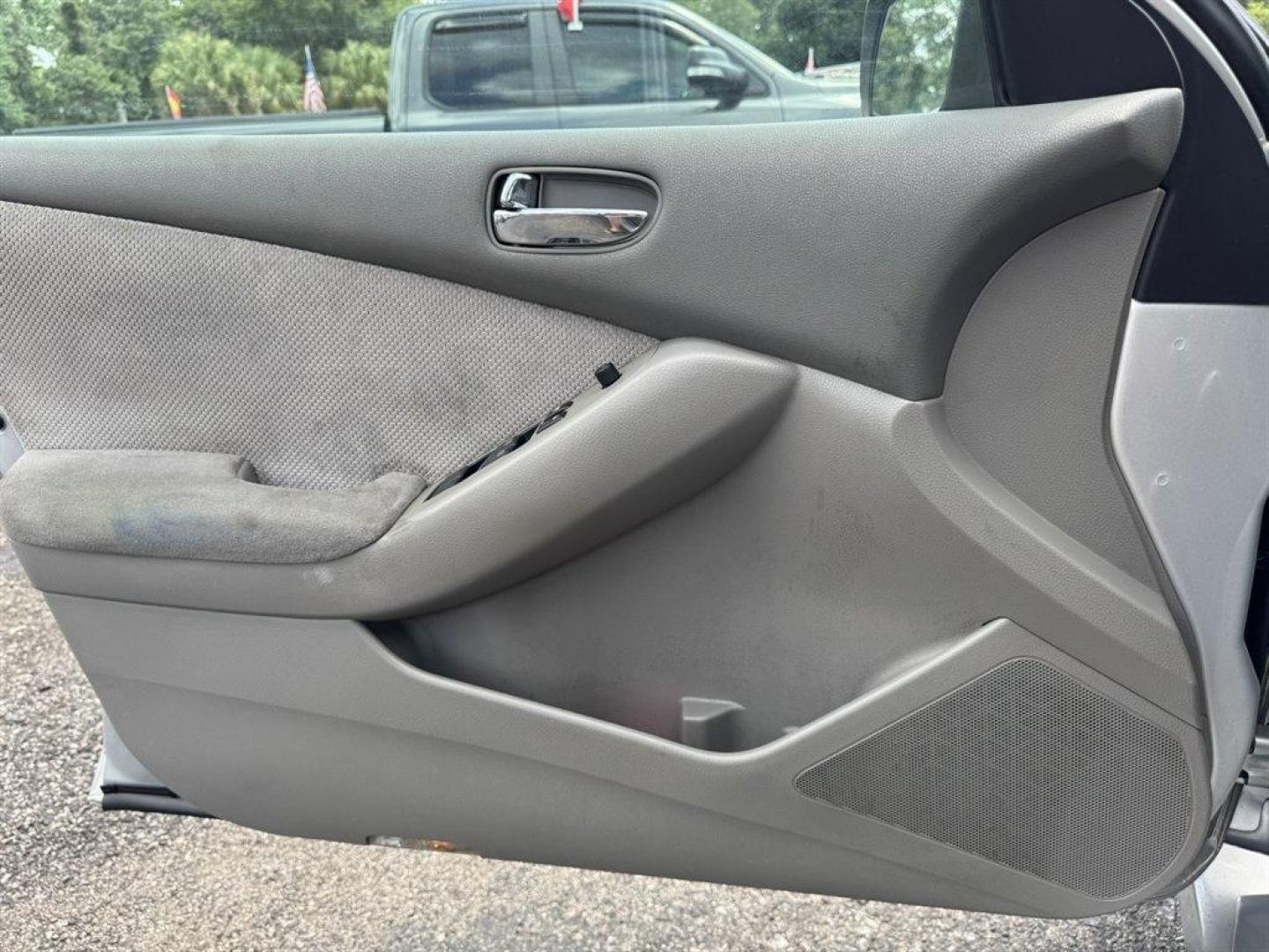 2008 Silver /Grey Nissan Altima (1N4AL21E08N) with an 2.5l I-4 MPI Dohc 2.5l engine, Automatic transmission, located at 745 East Steele Rd., West Columbia, SC, 29170, (803) 755-9148, 33.927212, -81.148483 - Special Internet Price! 2008 Nissan Altima - Photo#17