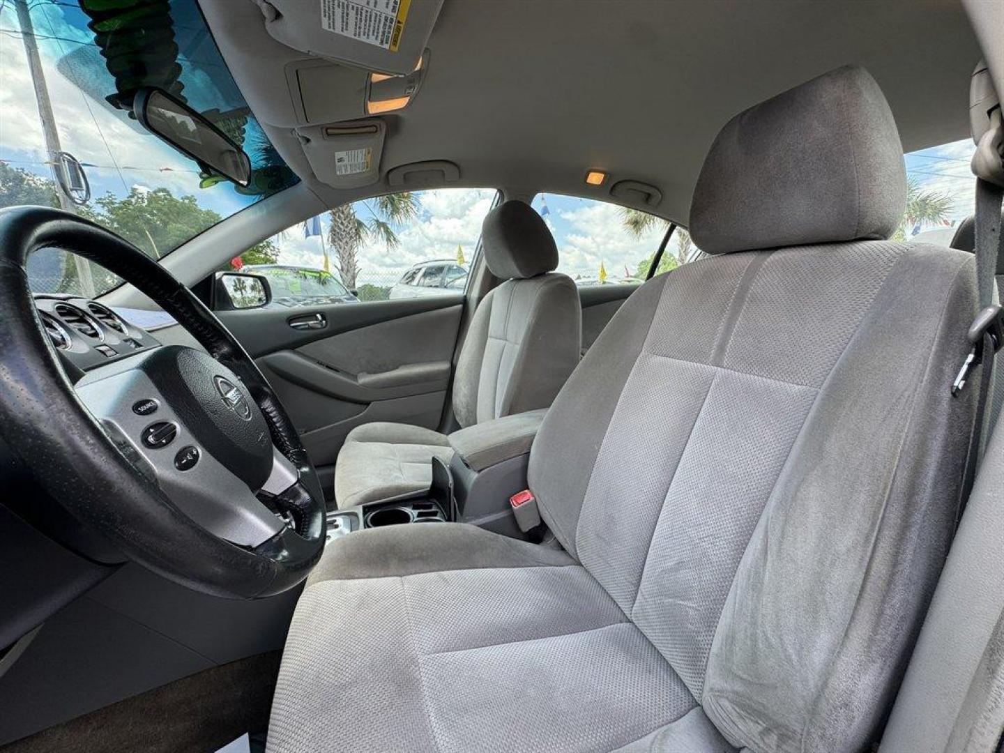 2008 Silver /Grey Nissan Altima (1N4AL21E08N) with an 2.5l I-4 MPI Dohc 2.5l engine, Automatic transmission, located at 745 East Steele Rd., West Columbia, SC, 29170, (803) 755-9148, 33.927212, -81.148483 - Special Internet Price! 2008 Nissan Altima - Photo#19
