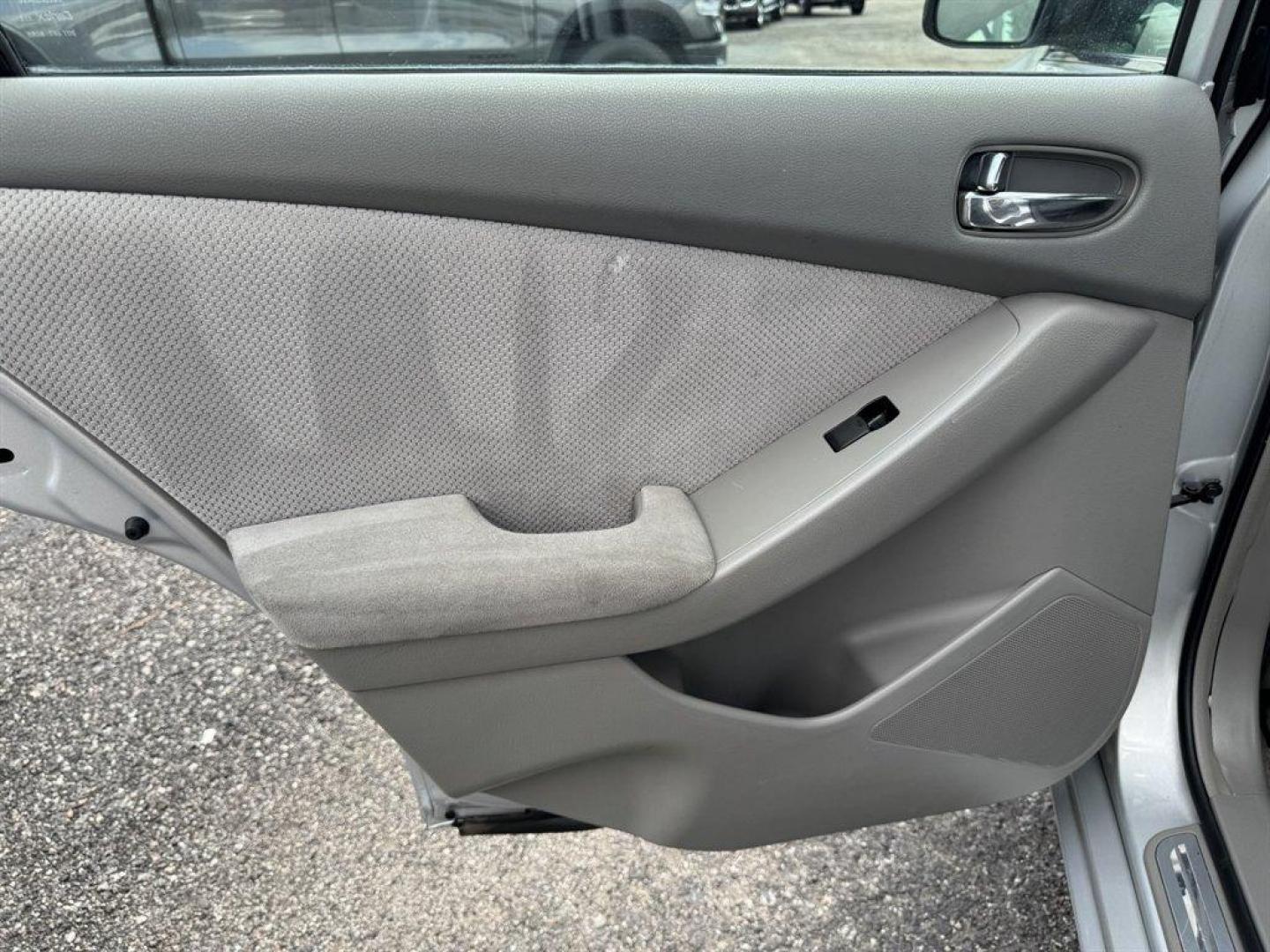 2008 Silver /Grey Nissan Altima (1N4AL21E08N) with an 2.5l I-4 MPI Dohc 2.5l engine, Automatic transmission, located at 745 East Steele Rd., West Columbia, SC, 29170, (803) 755-9148, 33.927212, -81.148483 - Special Internet Price! 2008 Nissan Altima - Photo#21