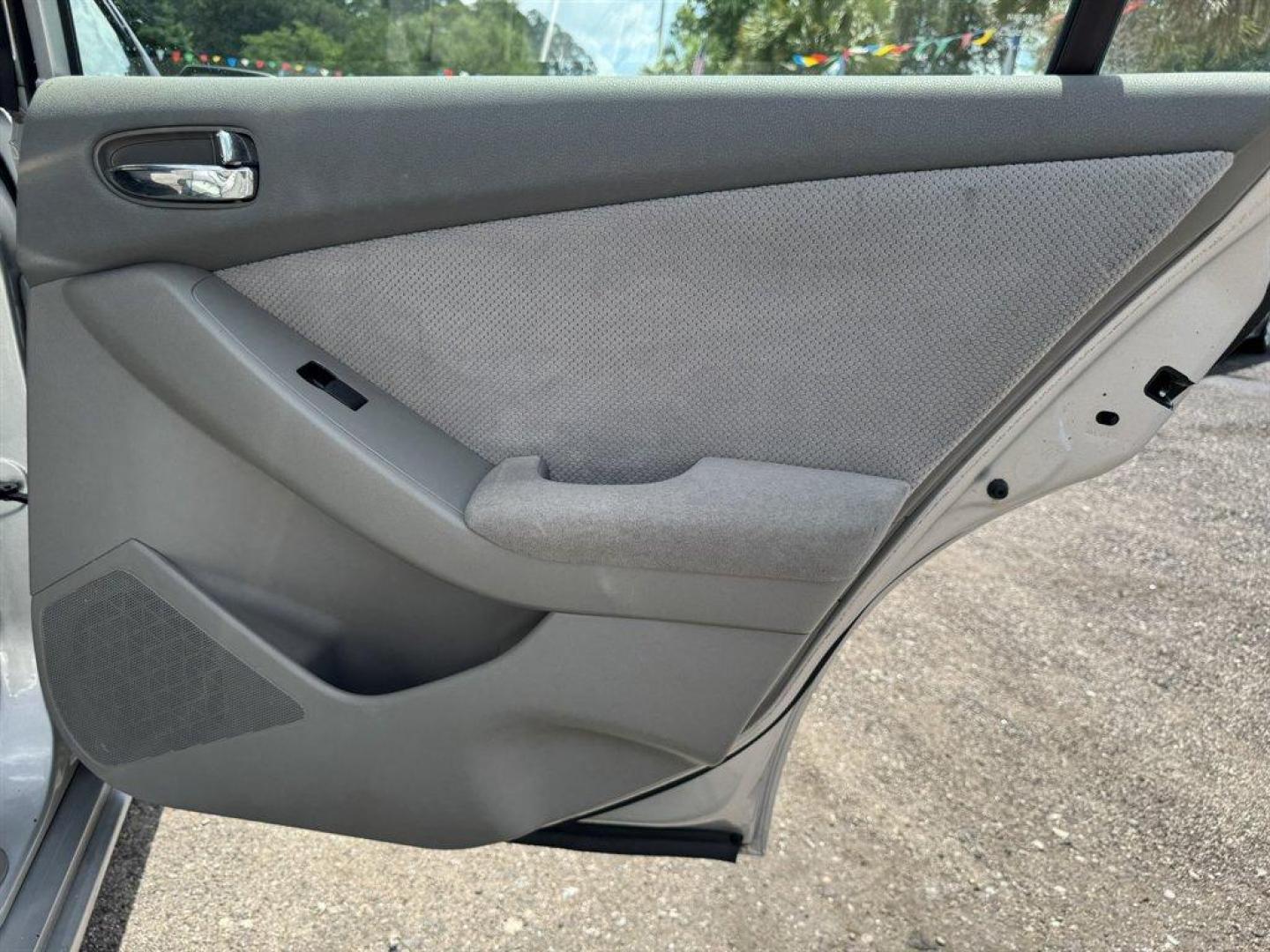 2008 Silver /Grey Nissan Altima (1N4AL21E08N) with an 2.5l I-4 MPI Dohc 2.5l engine, Automatic transmission, located at 745 East Steele Rd., West Columbia, SC, 29170, (803) 755-9148, 33.927212, -81.148483 - Special Internet Price! 2008 Nissan Altima - Photo#23