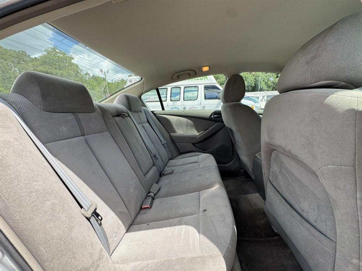 2008 Silver /Grey Nissan Altima (1N4AL21E08N) with an 2.5l I-4 MPI Dohc 2.5l engine, Automatic transmission, located at 745 East Steele Rd., West Columbia, SC, 29170, (803) 755-9148, 33.927212, -81.148483 - Special Internet Price! 2008 Nissan Altima - Photo#24