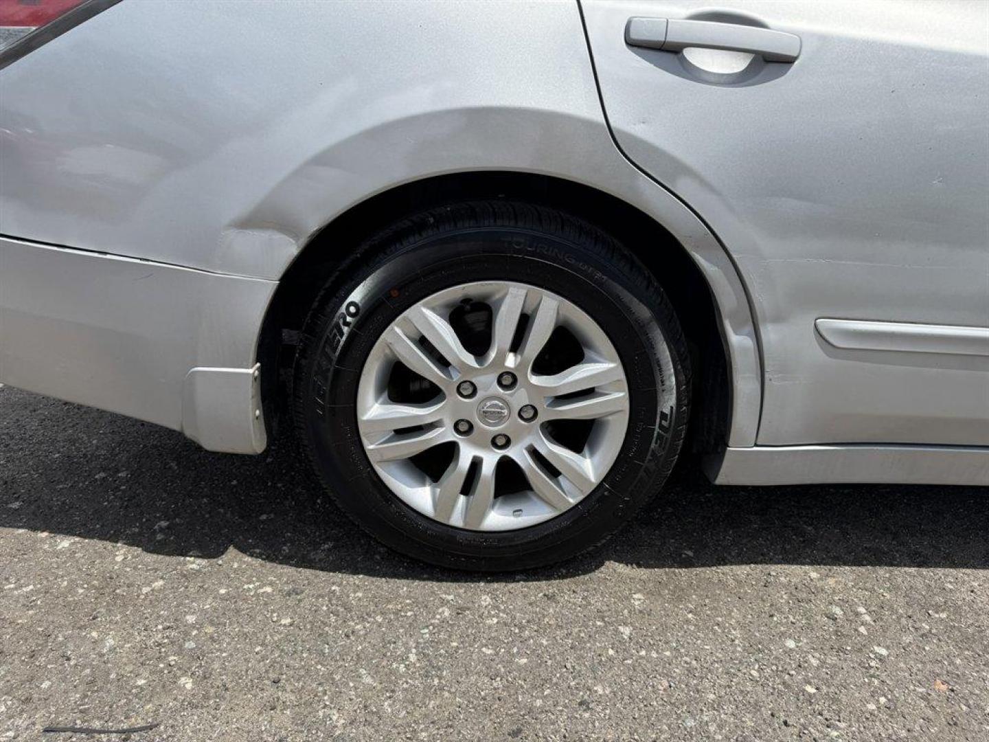 2008 Silver /Grey Nissan Altima (1N4AL21E08N) with an 2.5l I-4 MPI Dohc 2.5l engine, Automatic transmission, located at 745 East Steele Rd., West Columbia, SC, 29170, (803) 755-9148, 33.927212, -81.148483 - Special Internet Price! 2008 Nissan Altima - Photo#29