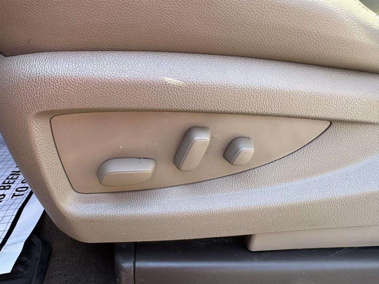 2014 White /Black GMC Sierra 1500 (3GTU2VEC0EG) with an 5.3l V8 DI VVT Flex 5.3l engine, Automatic transmission, located at 745 East Steele Rd., West Columbia, SC, 29170, (803) 755-9148, 33.927212, -81.148483 - Special Internet Price! 2014 GMC Sierra 1500 with AM/FM radio, Backup camera, Navigation, Cruise control, Sunroof, Leather interior, Heated front seats, Powered front seats, Powered windows, Powered door locks, Plus more! - Photo#24