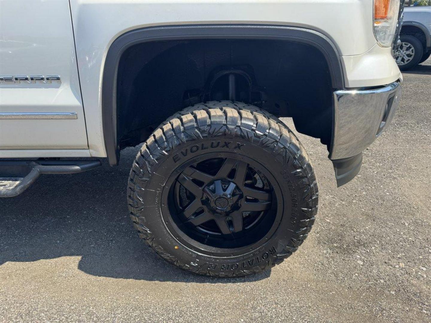 2014 White /Black GMC Sierra 1500 (3GTU2VEC0EG) with an 5.3l V8 DI VVT Flex 5.3l engine, Automatic transmission, located at 745 East Steele Rd., West Columbia, SC, 29170, (803) 755-9148, 33.927212, -81.148483 - Special Internet Price! 2014 GMC Sierra 1500 with AM/FM radio, Backup camera, Navigation, Cruise control, Sunroof, Leather interior, Heated front seats, Powered front seats, Powered windows, Powered door locks, Plus more! - Photo#36