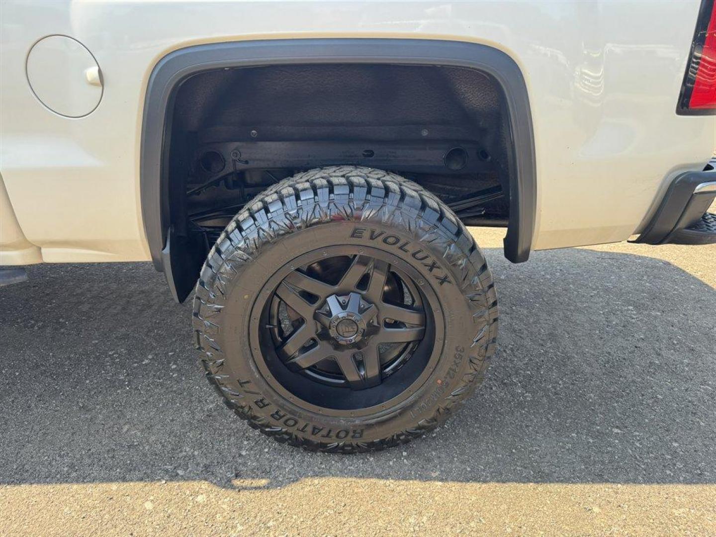 2014 White /Black GMC Sierra 1500 (3GTU2VEC0EG) with an 5.3l V8 DI VVT Flex 5.3l engine, Automatic transmission, located at 745 East Steele Rd., West Columbia, SC, 29170, (803) 755-9148, 33.927212, -81.148483 - Special Internet Price! 2014 GMC Sierra 1500 with AM/FM radio, Backup camera, Navigation, Cruise control, Sunroof, Leather interior, Heated front seats, Powered front seats, Powered windows, Powered door locks, Plus more! - Photo#38