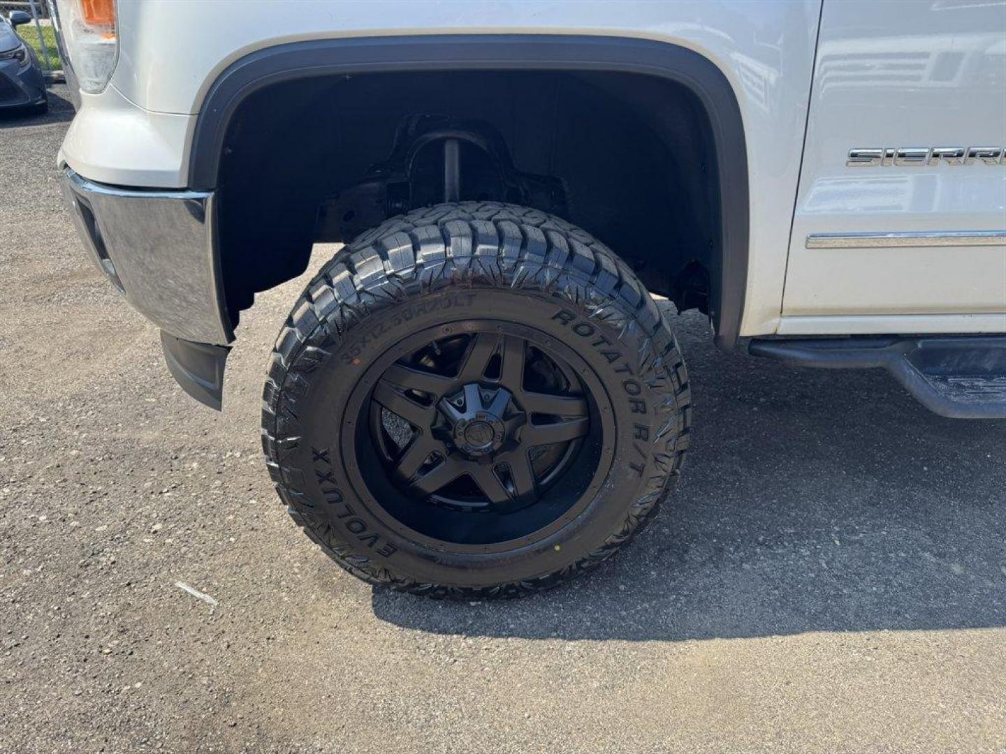 2014 White /Black GMC Sierra 1500 (3GTU2VEC0EG) with an 5.3l V8 DI VVT Flex 5.3l engine, Automatic transmission, located at 745 East Steele Rd., West Columbia, SC, 29170, (803) 755-9148, 33.927212, -81.148483 - Special Internet Price! 2014 GMC Sierra 1500 with AM/FM radio, Backup camera, Navigation, Cruise control, Sunroof, Leather interior, Heated front seats, Powered front seats, Powered windows, Powered door locks, Plus more! - Photo#39