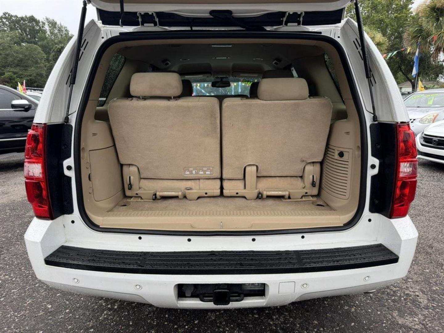 2014 White /Tan Chevrolet Tahoe (1GNSCAE0XER) with an 5.3l V8 SFI Flex 5.3l engine, Automatic transmission, located at 745 East Steele Rd., West Columbia, SC, 29170, (803) 755-9148, 33.927212, -81.148483 - Special Internet Price! 2015 Chevrolet Tahoe with AM/FM radio, Backup camera, Cruise control, Cloth interior, 3rd row seating, Powered windows, Powered door locks, Plus more! - Photo#27