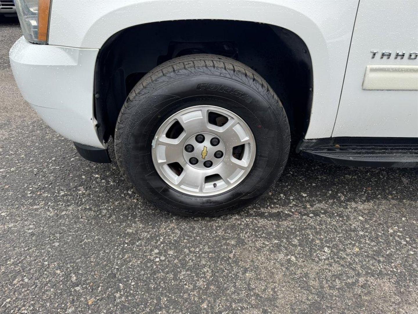 2014 White /Tan Chevrolet Tahoe (1GNSCAE0XER) with an 5.3l V8 SFI Flex 5.3l engine, Automatic transmission, located at 745 East Steele Rd., West Columbia, SC, 29170, (803) 755-9148, 33.927212, -81.148483 - Special Internet Price! 2015 Chevrolet Tahoe with AM/FM radio, Backup camera, Cruise control, Cloth interior, 3rd row seating, Powered windows, Powered door locks, Plus more! - Photo#29