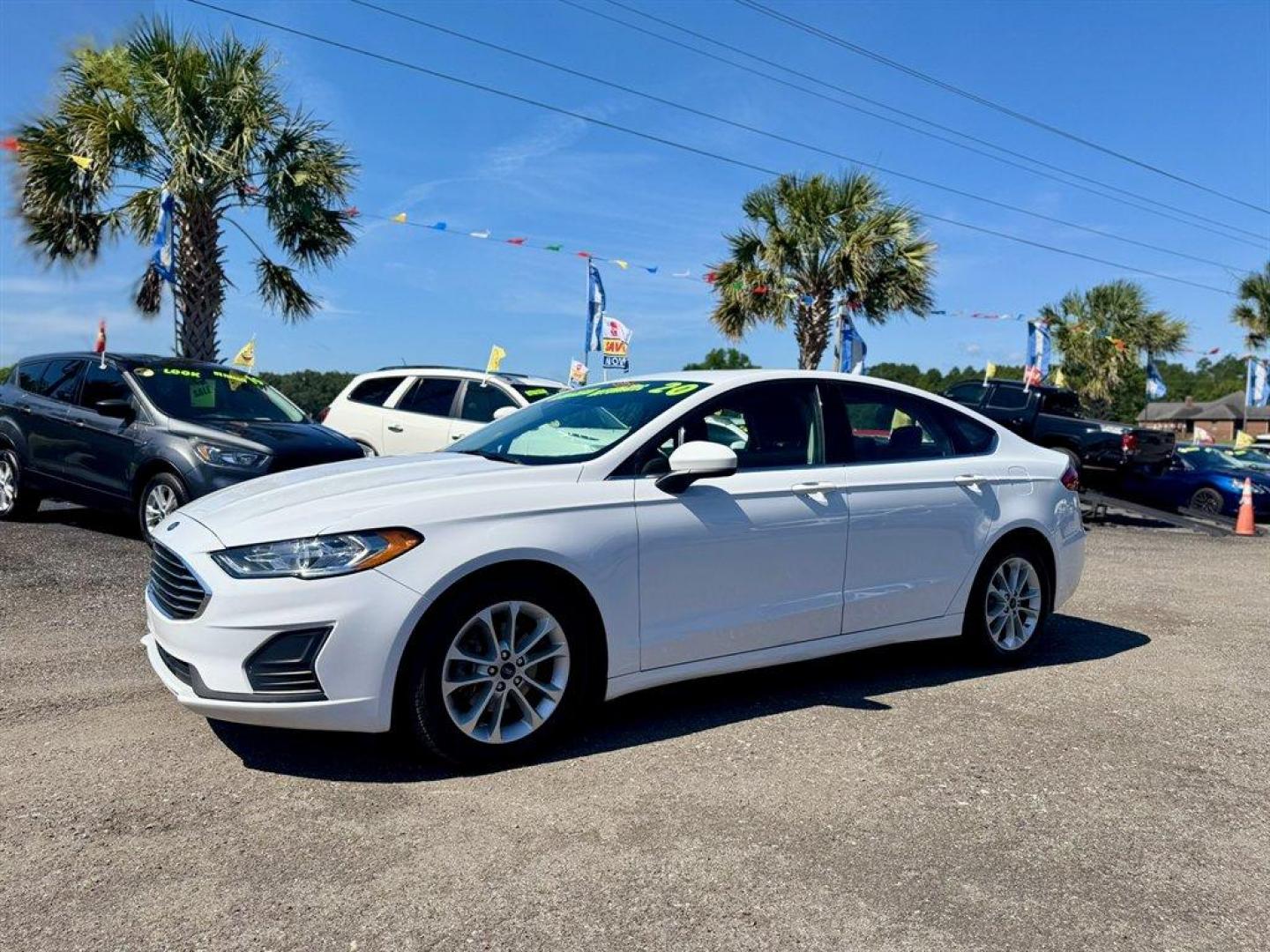 2020 White /Black Ford Fusion (3FA6P0HD8LR) with an 1.5l I-4 DI Dohc Ecoboost engine, Automatic transmission, located at 745 East Steele Rd., West Columbia, SC, 29170, (803) 755-9148, 33.927212, -81.148483 - Special Internet Price! 2020 Ford Fusion with AM/FM radio, Backup camera, Sunroof, Cruise control, Keyless entry, Push to start, Cloth interior, Powered windows, Powered door locks, Plus more! - Photo#0
