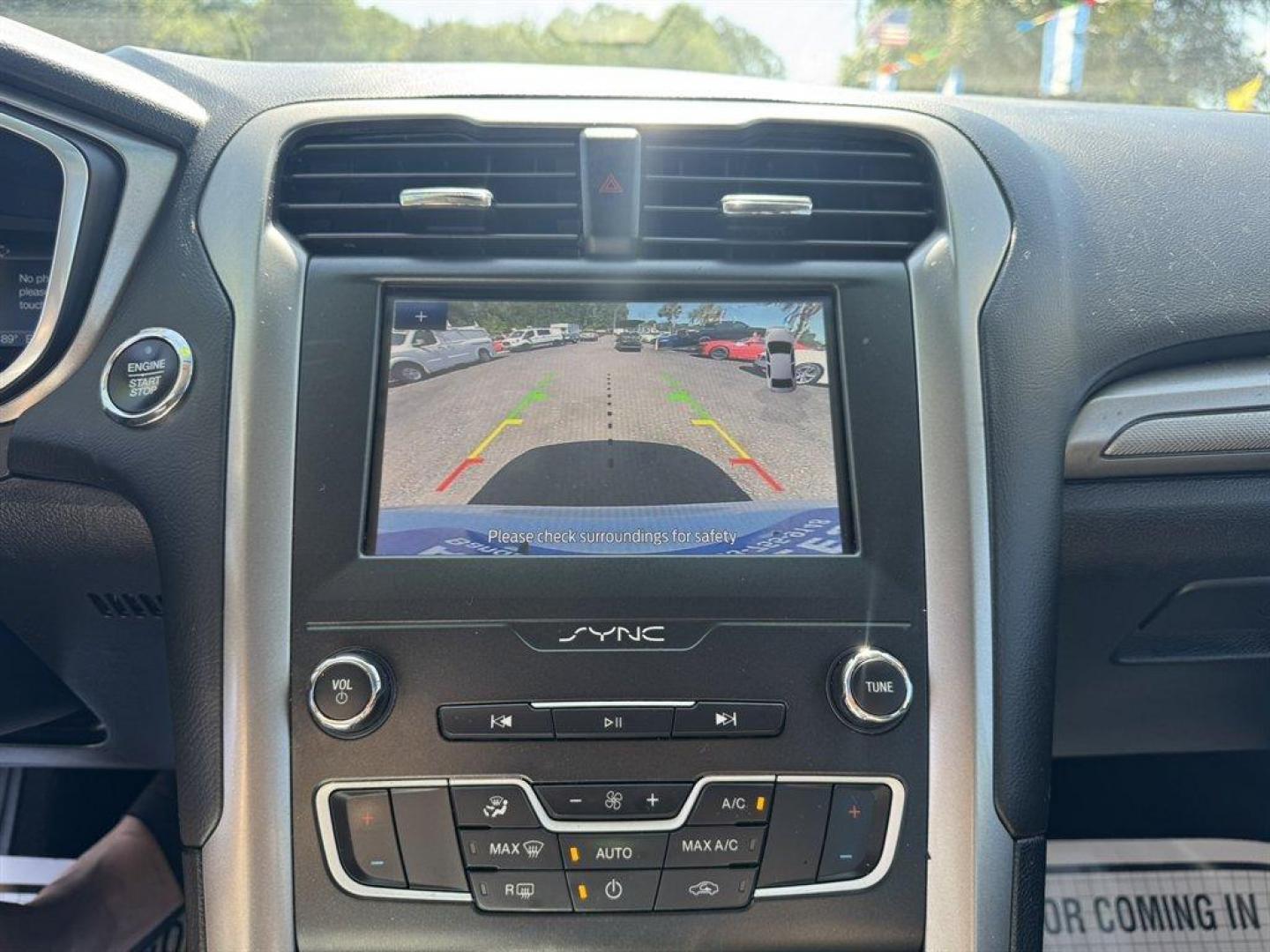 2020 White /Black Ford Fusion (3FA6P0HD8LR) with an 1.5l I-4 DI Dohc Ecoboost engine, Automatic transmission, located at 745 East Steele Rd., West Columbia, SC, 29170, (803) 755-9148, 33.927212, -81.148483 - Special Internet Price! 2020 Ford Fusion with AM/FM radio, Backup camera, Sunroof, Cruise control, Keyless entry, Push to start, Cloth interior, Powered windows, Powered door locks, Plus more! - Photo#13